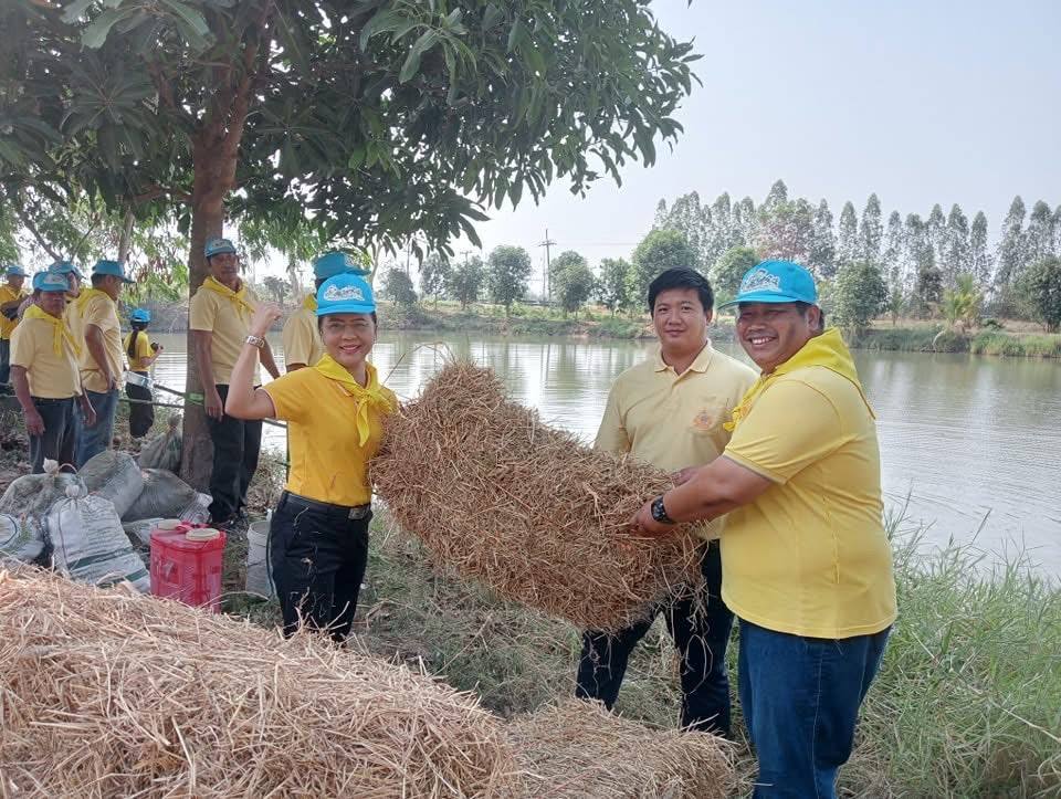 จิตอาสา ร่วมกันจัดทำอาหารธรรมชาติในอ่างเก็บเกาะลอย