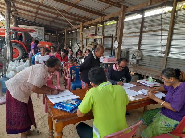 ถ่ายทอดเทคโนโลยีให้ความรู้แก่เกษตรกร ตามโครงการศูนย์เรียนรู้การเพิ่มประสิทธิภาพสินค้าเกษตร อำเภอโนนคูณ..คลิก