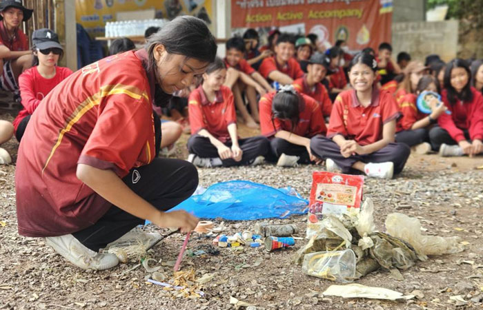 คณะครูและนักเรียน (โรงเรียนสุรพินท์พิทยา) จ.สุรินทร์ ลงพื้นที่เรียนรู้การเพาะชำกล้าไม้ป่าชายเลนด้วยกระบอกไม้ไผ่ ณ ชุมชนสำเภาคว่ำ (บ้านหนองบัว) ม. 9 ต.กระแจะ อ.นายายอาม จ.จันทบุรี..คลิก