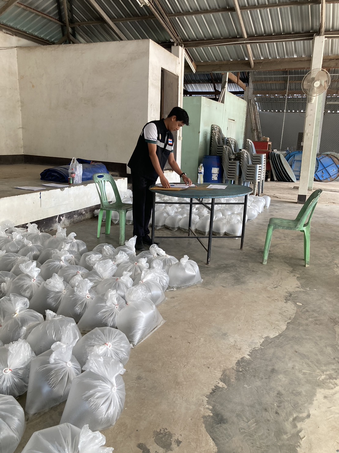 ลงพื้นที่ส่งเสริมองค์ความรู้ และมอบปัจจัยการผลิตโครงการพัฒนาเกษตรกรรมยั่งยืน กิจกรรมพัฒนาเกษตรทฤษฎีใหม่ ปีงบประมาณ 2568 อำเภอขุนหาญ..คลิก