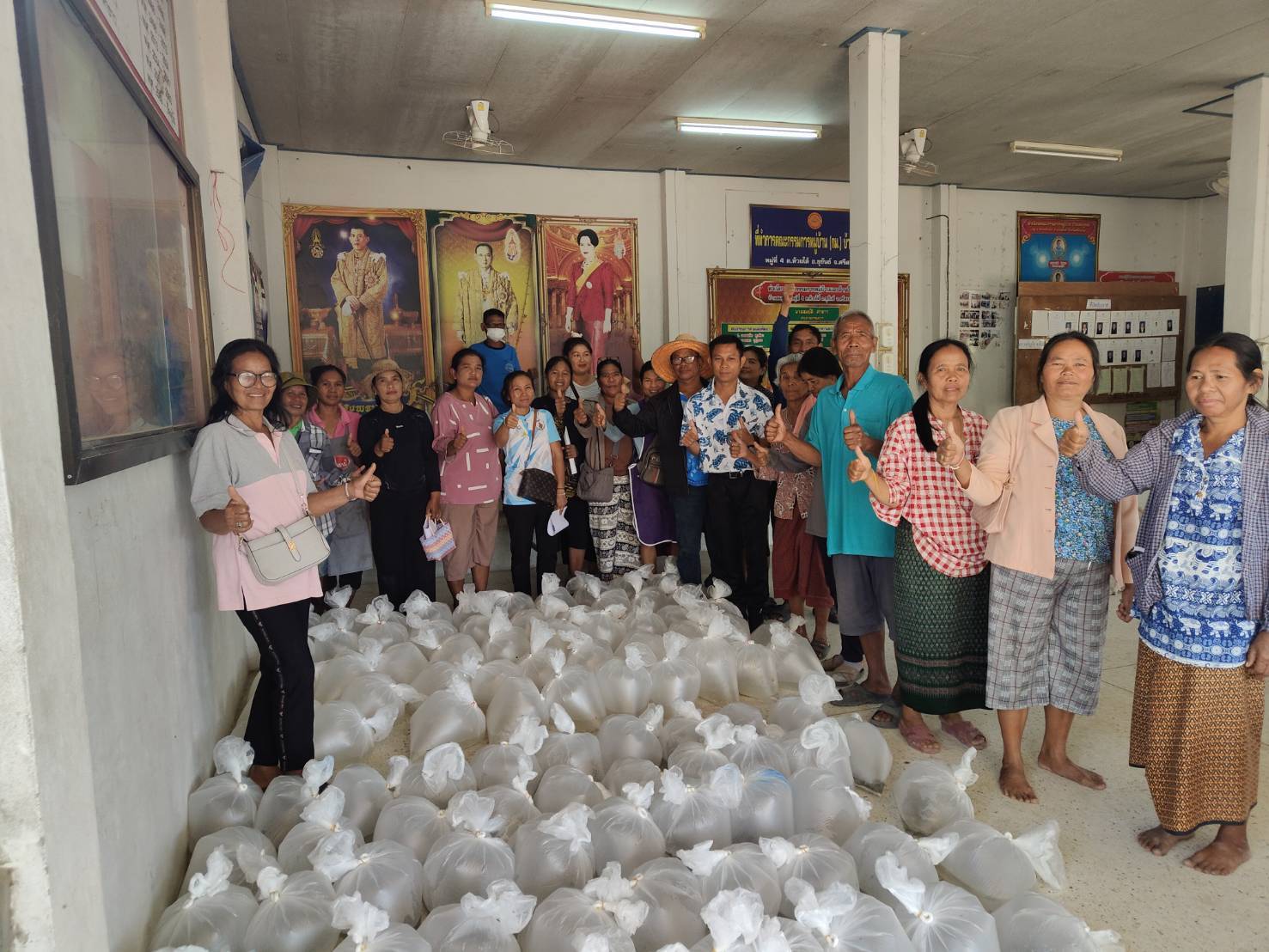 ถ่ายทอดเทคโนโลยีให้ความรู้แก่เกษตรกร โครงการศูนย์เรียนรู้การเพิ่มประสิทธิภาพการผลิตสินค้าเกษตร อำเภอขุขันธ์..คลิก