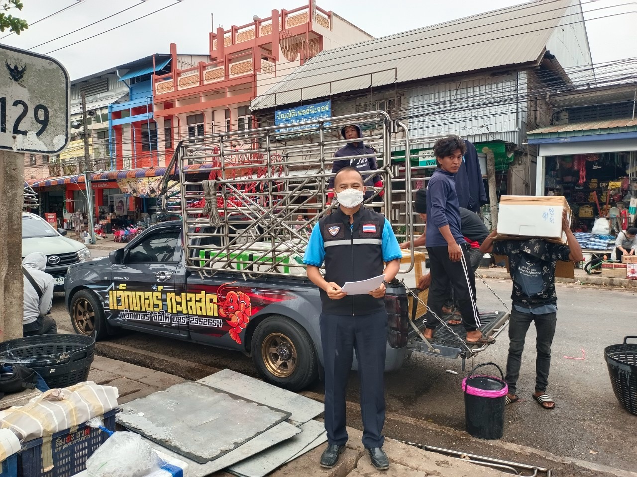 เจ้าหน้าที่ศูนย์บริหารจัดการด่านตรวจประมงเขต 1 (เชียงราย) ตรวจสอบสินค้าประมงส่งออกไปยังสาธารณรัฐประชาธิปไตยประชาชนลาว และสาธารณรัฐสหภาพเมียนมา