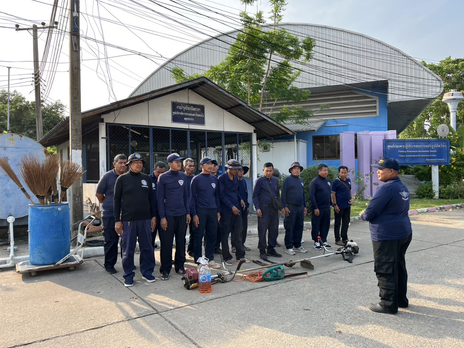 ร่วมกันพัฒนาปรับปรุงภูมิทัศน์ในสถานที่ทำงานให้มีความสะอาด เหมาะสม ปลอดภัย เป็นระเบียบเรียบร้อย น่าอยู่..คลิก