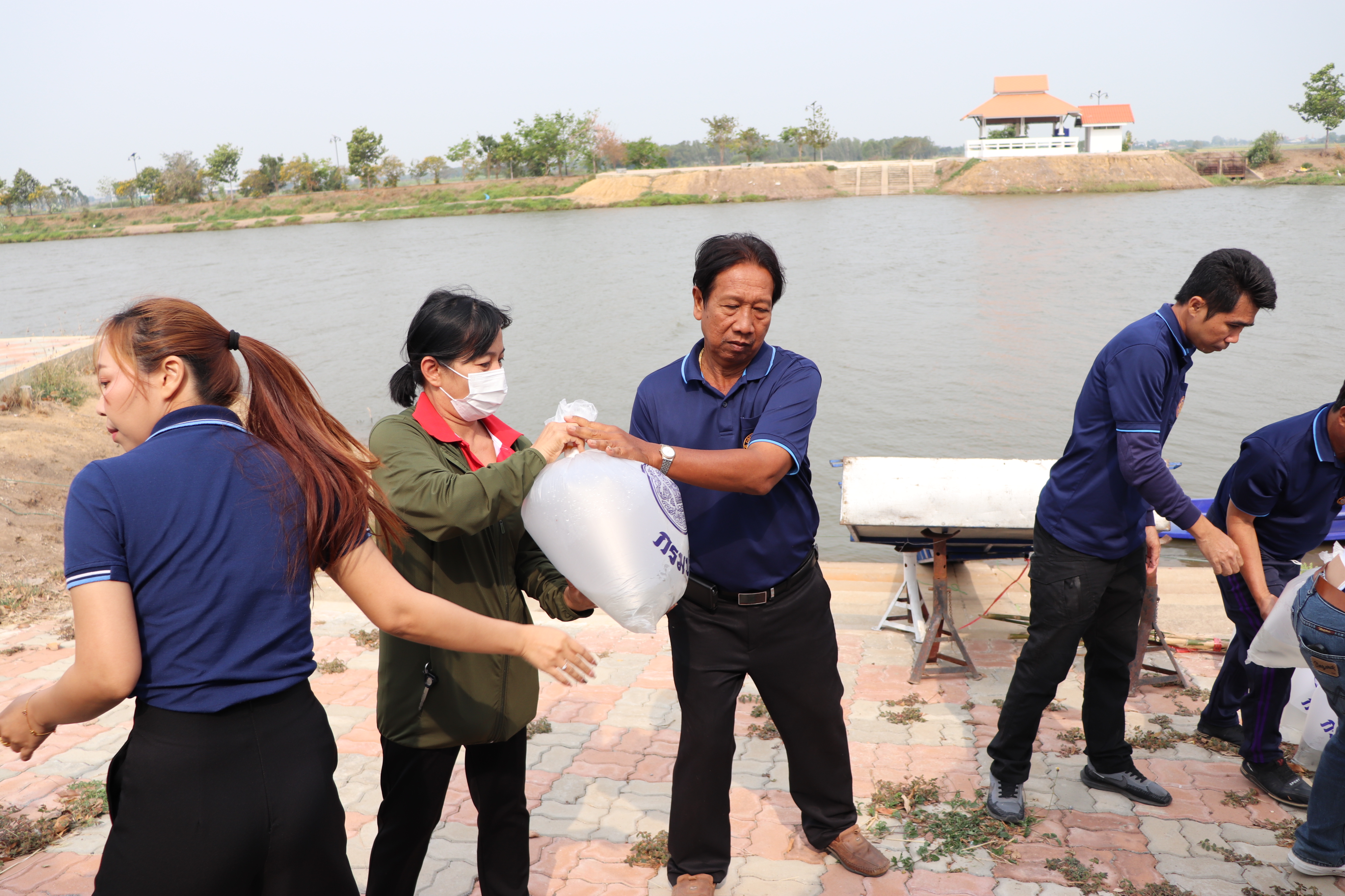 ร่วมปล่อยพันธุ์สัตว์น้ำเศรษฐกิจ 6 ชนิด ณ หนองลาดจินจานและหนองเพิกไพร ในพื้นที่อำเภอวิเศษขัยชาญ..คลิก