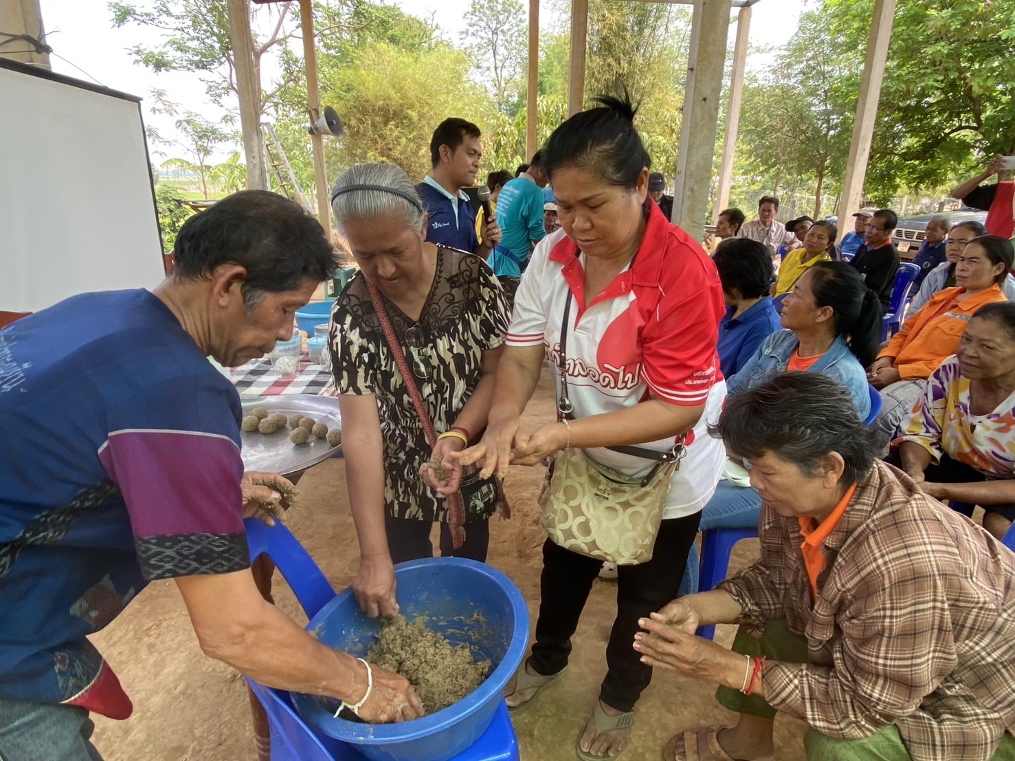 อบรม โครงการยกระดับสินค้าเกษตรปลอดภัย กิจกรรมการพัฒนาศักยภาพการผลิตสินค้าประมง อ.แก้งคร้อ จุดที่3 (วันที่สอง)