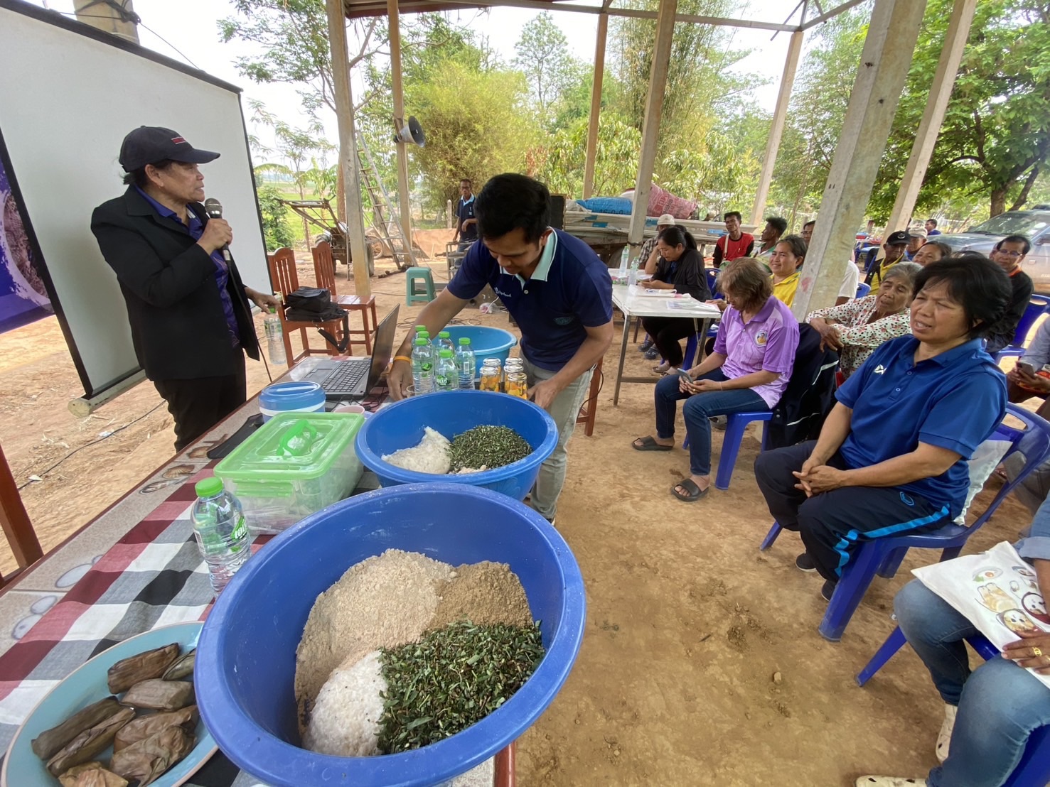 อบรม โครงการยกระดับสินค้าเกษตรปลอดภัย กิจกรรมการพัฒนาศักยภาพการผลิตสินค้าประมง อ.แก้งคร้อ จุดที่3 (วันที่สอง)