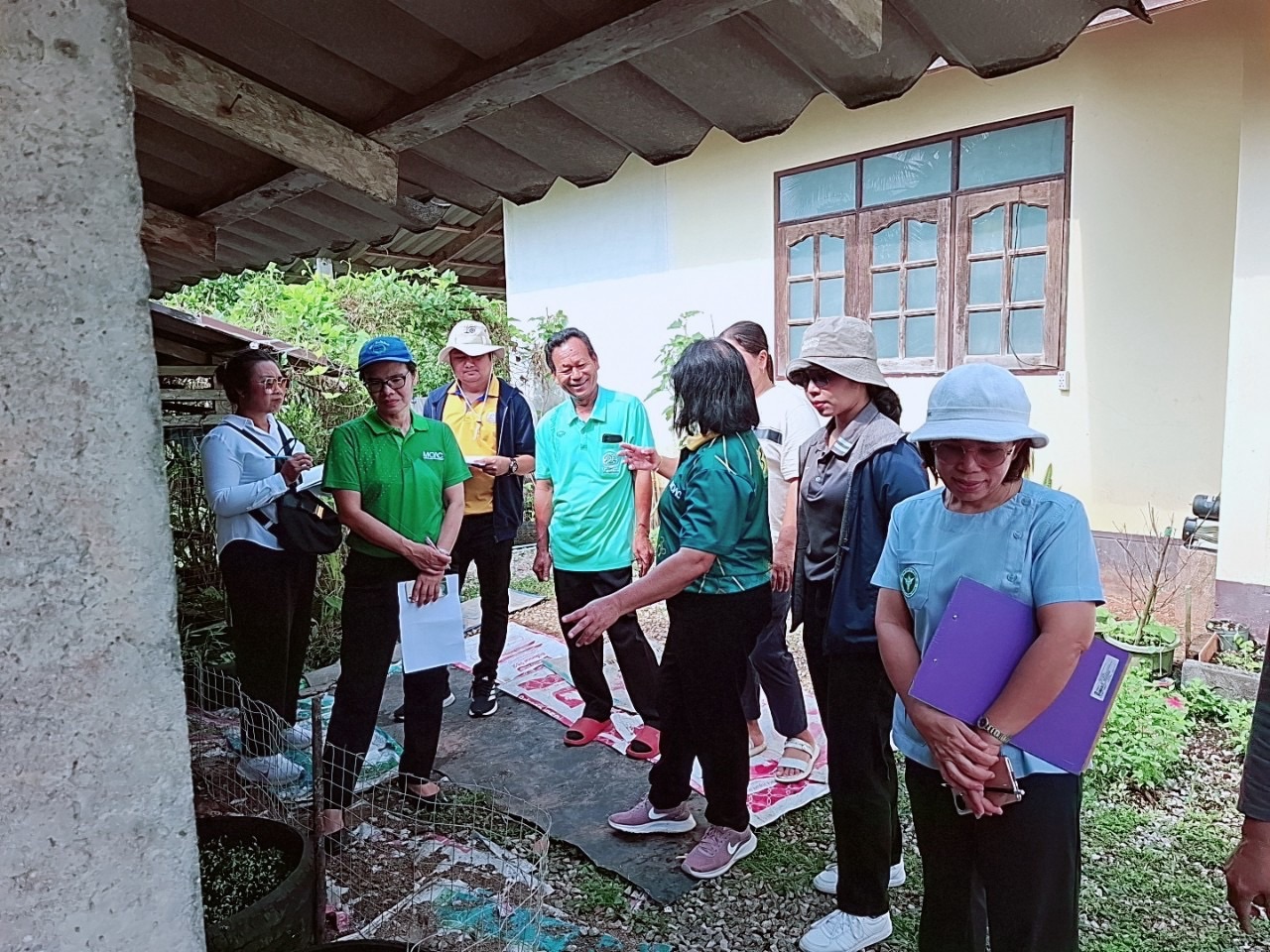 นักวิชาการประมงปฏิบัติการ ร่วมกับคณะทำงานตลาดเกษตรกรจังหวัดพัทลุง ลงพื้นที่ตรวจเยี่ยมแปลงผลิตสินค้าของเกษตรกร ที่นำผลผลิตมาจำหน่ายในตลาดเกษตรกร จำนวน 9 แปลง พื้นที่อำเภอควนขนุน ป่าพะยอม และศรีบรรพต เพื่อรักษามาตรฐาน สินค้าเกษตรที่นำมาจำหน่าย ให้เป็นไปตามข้อกำหนด..คลิก