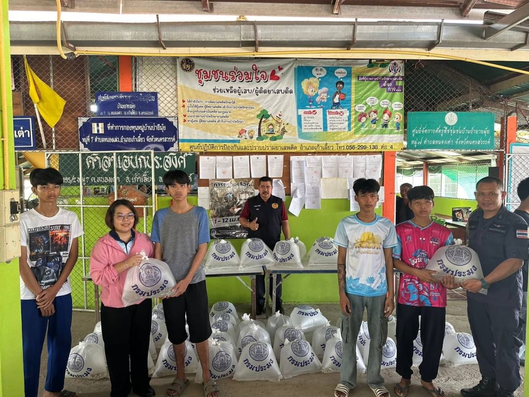 ประมงอำเภอเก้าเลี้ยว ร่วมบรรยายให้ความรู้ด้านการทำประมง,กฎหมายประมงโครงการ รณรงค์ป้องกันและแก้ไขปัญหายาเสพติด และน้อมนำหลักปรัชญาเศรษฐกิจพอเพียง แก่ เด็ก และ เยาวชน..คลิก