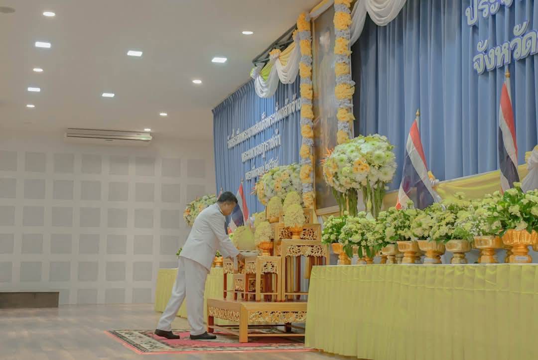 ประมงจังหวัดพัทลุง พร้อมด้วย  หัวหน้ากลุ่มพัฒนาและส่งเสริมอาชีพการประมง นักวิชาการประมง  เข้าร่วมพิธีวางพุ่มดอกไม้ ถวายราชสักการะ เนื่องใน  “วันที่ระลึกพระบาทสมเด็จพระนั่งเกล้าเจ้าอยู่หัว พระมหาเจษฎาราชเจ้า พุทธศักราช 2568”  ณ หอประชุมจังหวัดพัทลุง..คลิก