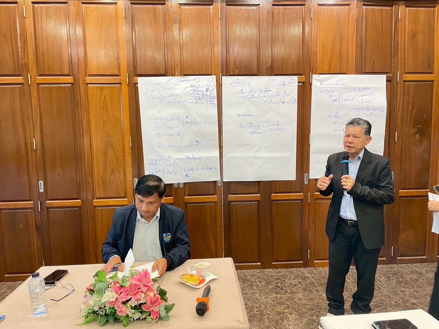 ประชุมคณะกรรมการขับเคลื่อนนโยบายของกรมประมง จังหวัดเพชรบุรี และกลุ่มจังหวัดภาคกลางตอนล่าง 2..คลิก