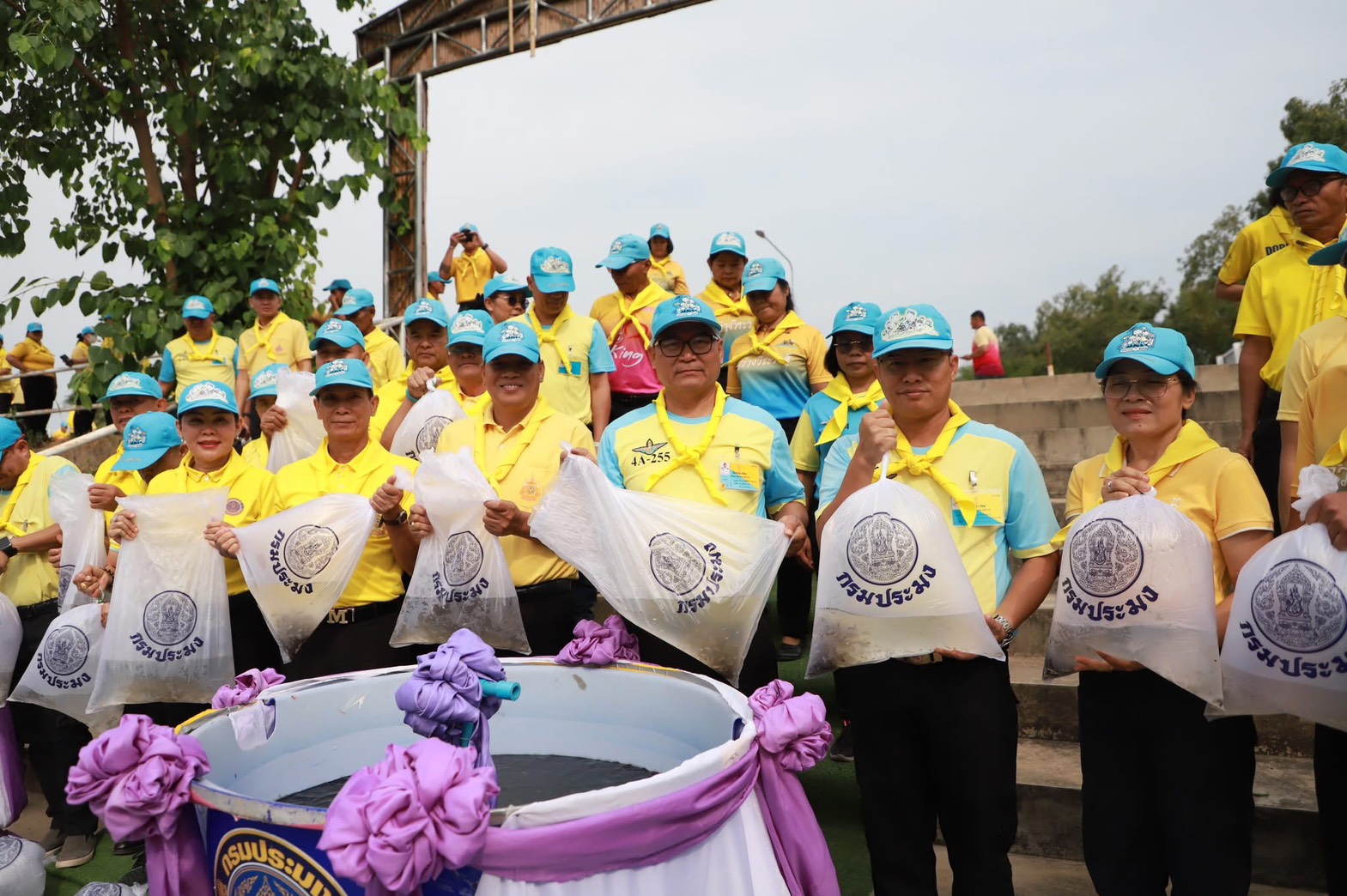 ประมงอุบลฯ ร่วมกิจกรรมจิตอาสาพัฒนา เนื่องในวันคล้ายวันพระราชสมภพ สมเด็จพระกนิษฐาธิราชเจ้า กรมสมเด็จพระเทพรัตนราชสุดาฯ สยามบรมราชกุมารีกุมารี 2 เมษายน 2568