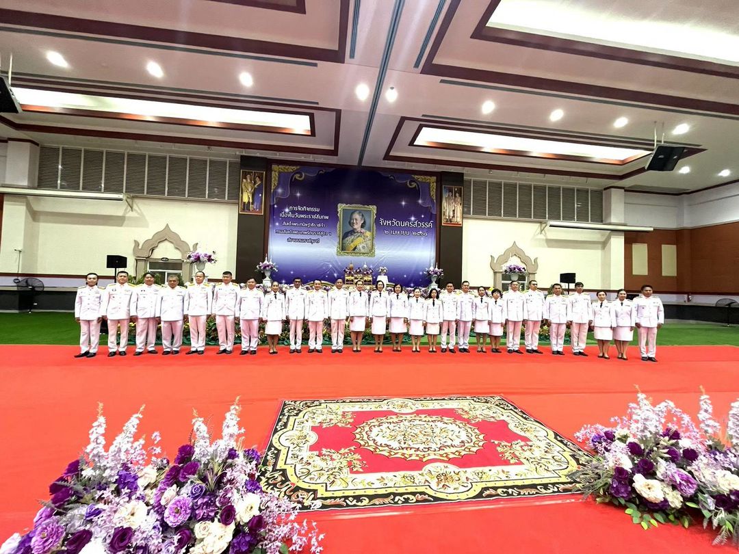 พิธีเจริญพระพุทธมนต์ พิธีตักบาตร ถวายพระราชกุศล และพิธีถวายพระพรชัยมงคล..คลิก