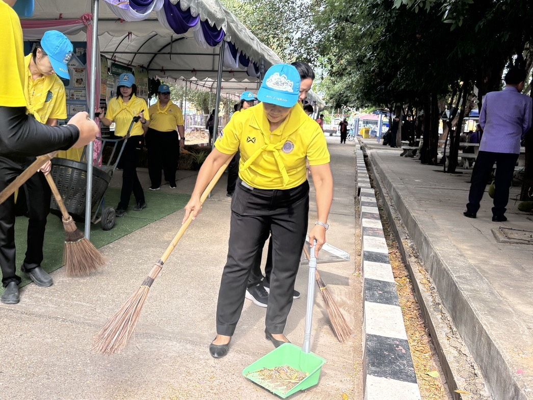 ประมงอำเภอวารินชำราบ ร่วมกิจกรรมจิตอาสาบำเพ็ญสาธารณประโยชน์ เนื่องในวันข้าราชการพลเรือน พ.ศ. 2568