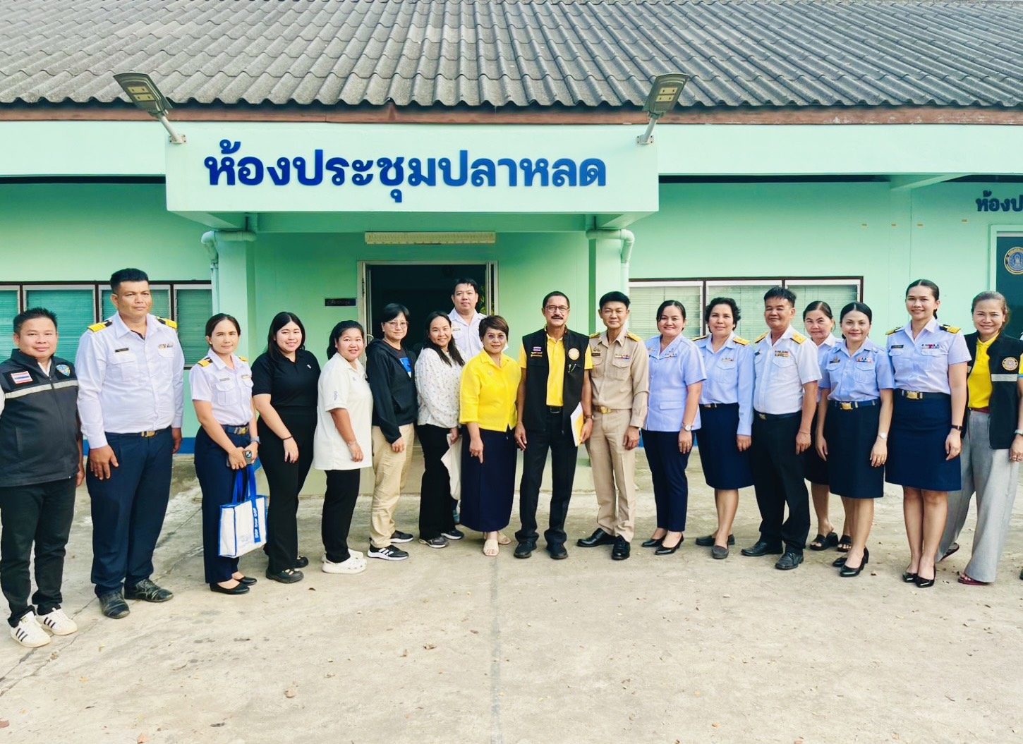 ร่วมต้อนรับ นายจรูญศักดิ์ เพชรศรี หัวหน้าผู้ตรวจราชการกรมประมง และเจ้าหน้าที่กองบริหารจัดการทรัพยากรและกำหนดมาตรการ ในการเข้าติดตามและตรวจเยี่ยม เกษตรกร พี่น้องชาวประมง ในพื้นที่อำเภอพนมไพร อำเภอธวัชบุรี อำเภอทุ่งเขาหลวง จังหวัดร้อยเอ็ด