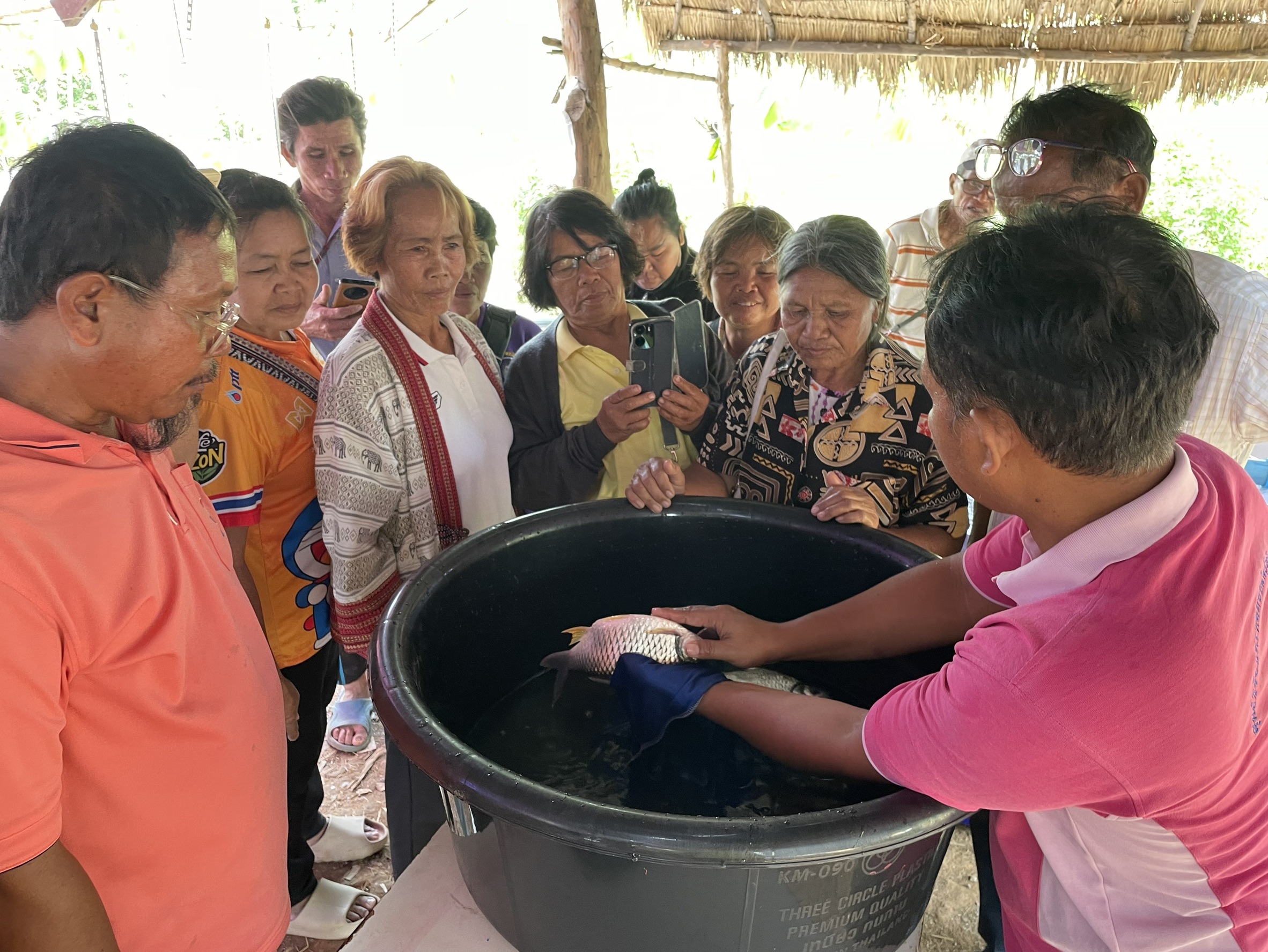อบรม โครงการยกระดับสินค้าเกษตรปลอดภัย กิจกรรมการพัฒนาศักยภาพการผลิตสินค้าประมง อ.เกษตรสมบูรณ์ จุดที่5 (วันแรก)