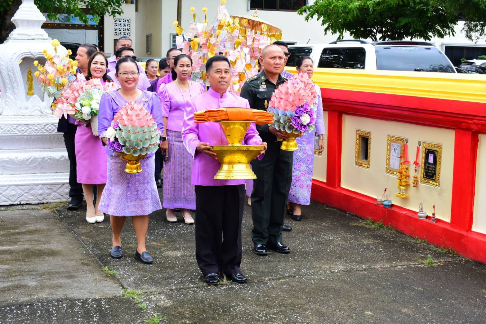 เข้าร่วมพิธีทอดผ้าป่าสมทบกองทุนพัฒนาเด็กชนบท..คลิก
