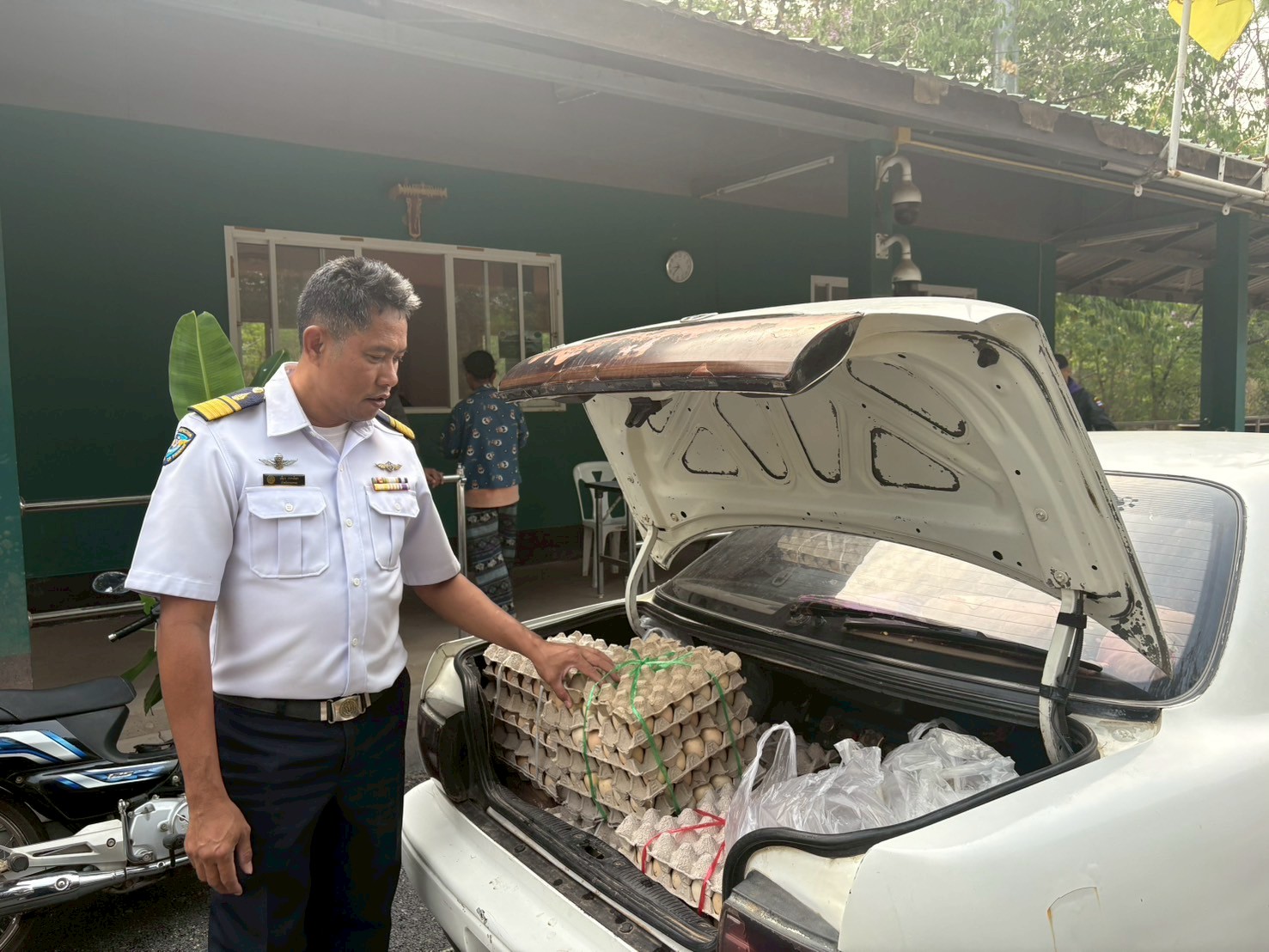 ตรวจสินค้าประมงที่นำเข้า ส่งออก ทางจุดผ่านแดนตาพระยา