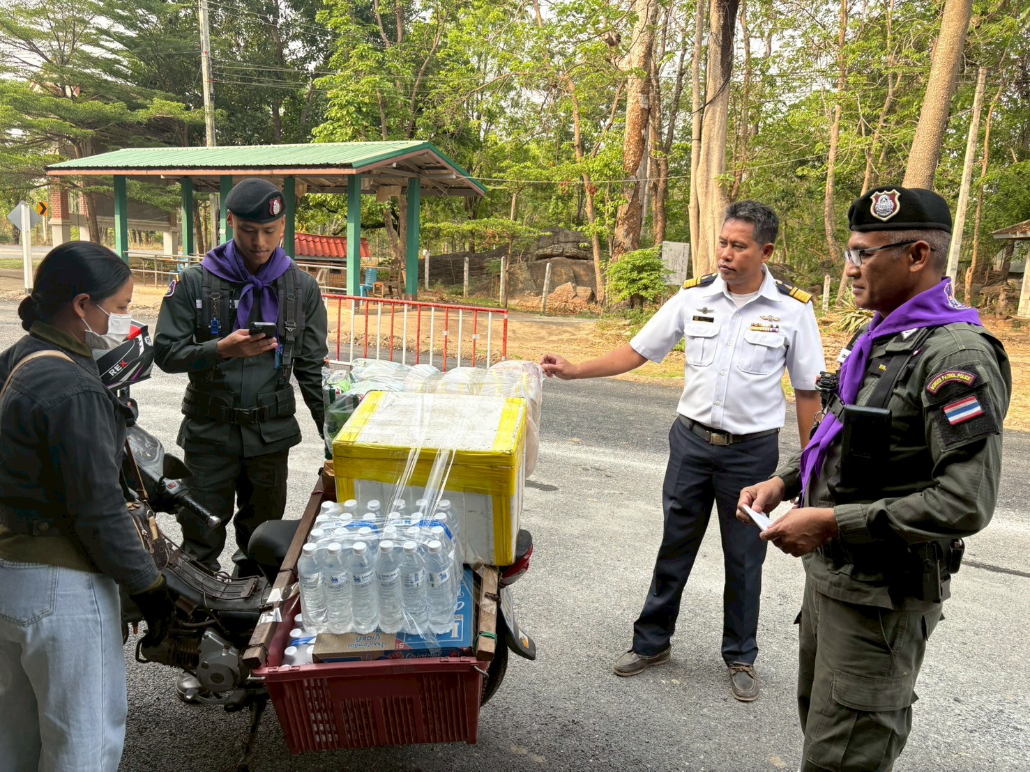 ตรวจสินค้าประมงที่นำเข้า ส่งออก ทางจุดผ่านแดนตาพระยา