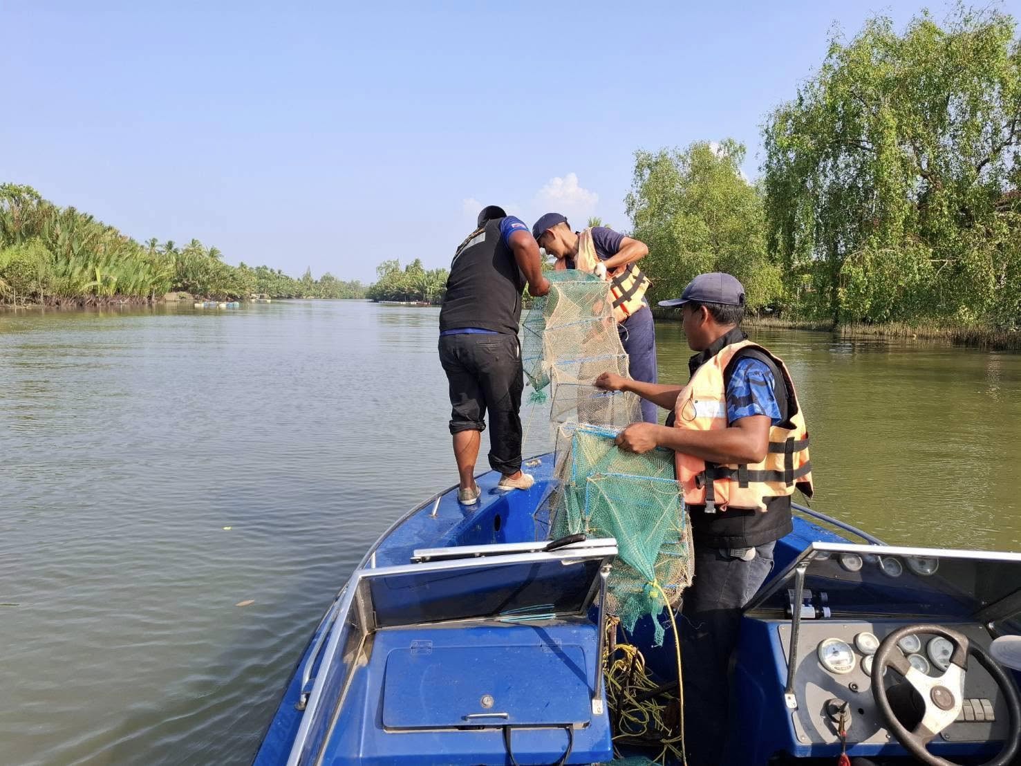 ศูนย์ป้องกันและปราบปรามประมงน้ำจืดสุราษฎร์ธานี ปฎิบัติงานกิจกรรมการจัดการทรัพยากรประมงน่านน้ำภายใน 