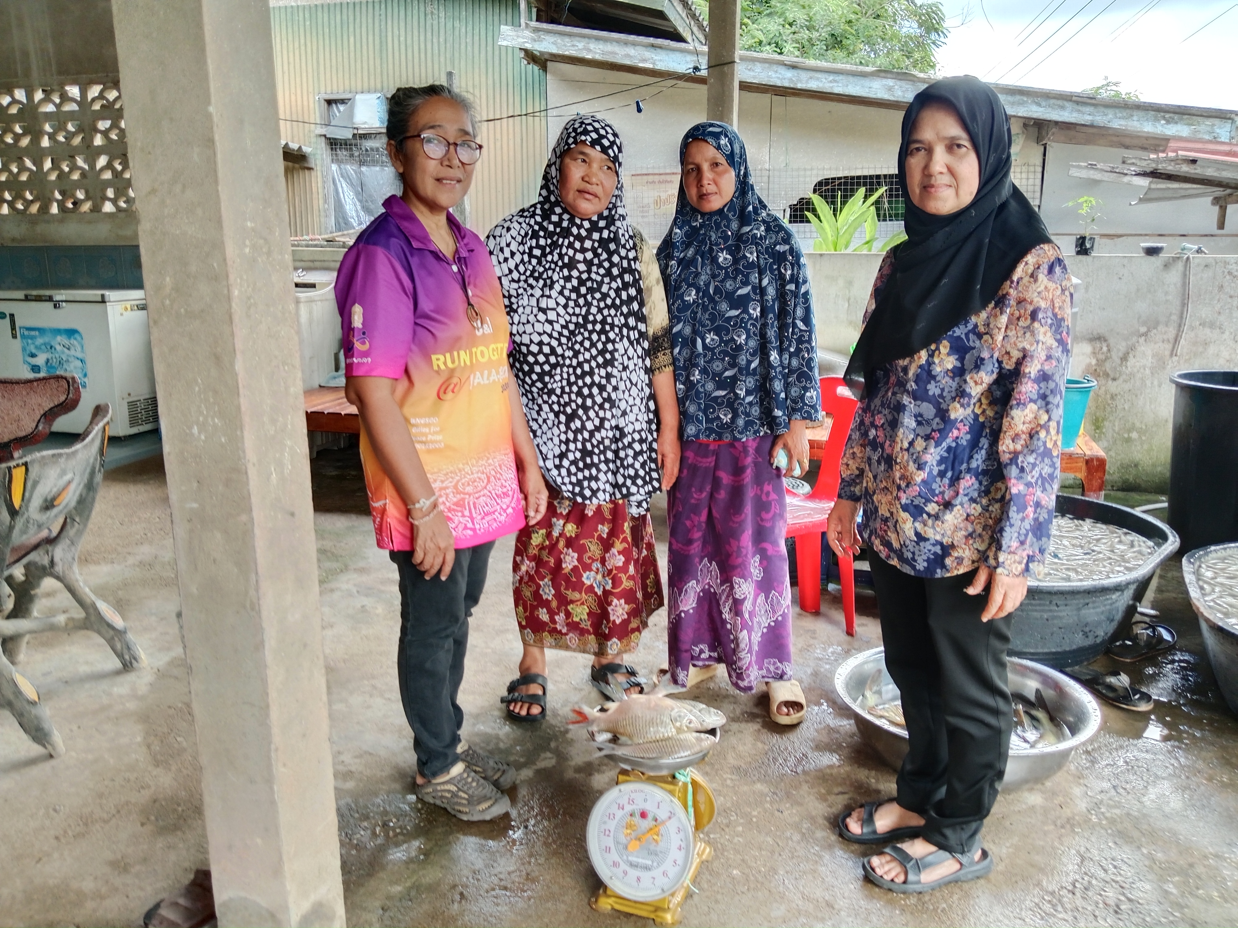 ดำเนินการตรวจรับและส่งมอบปัจจัยการผลิต