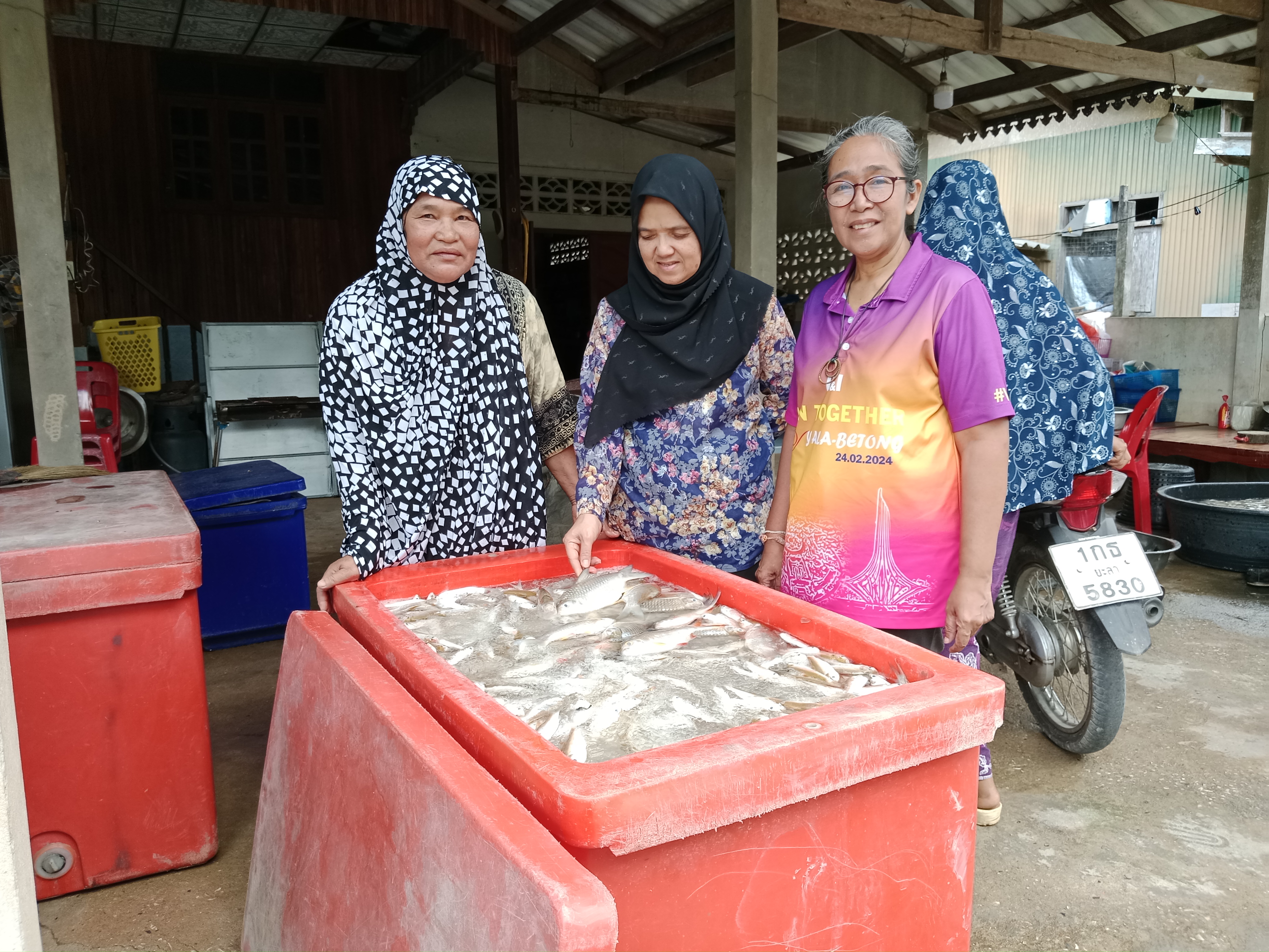 ดำเนินการตรวจรับและส่งมอบปัจจัยการผลิต