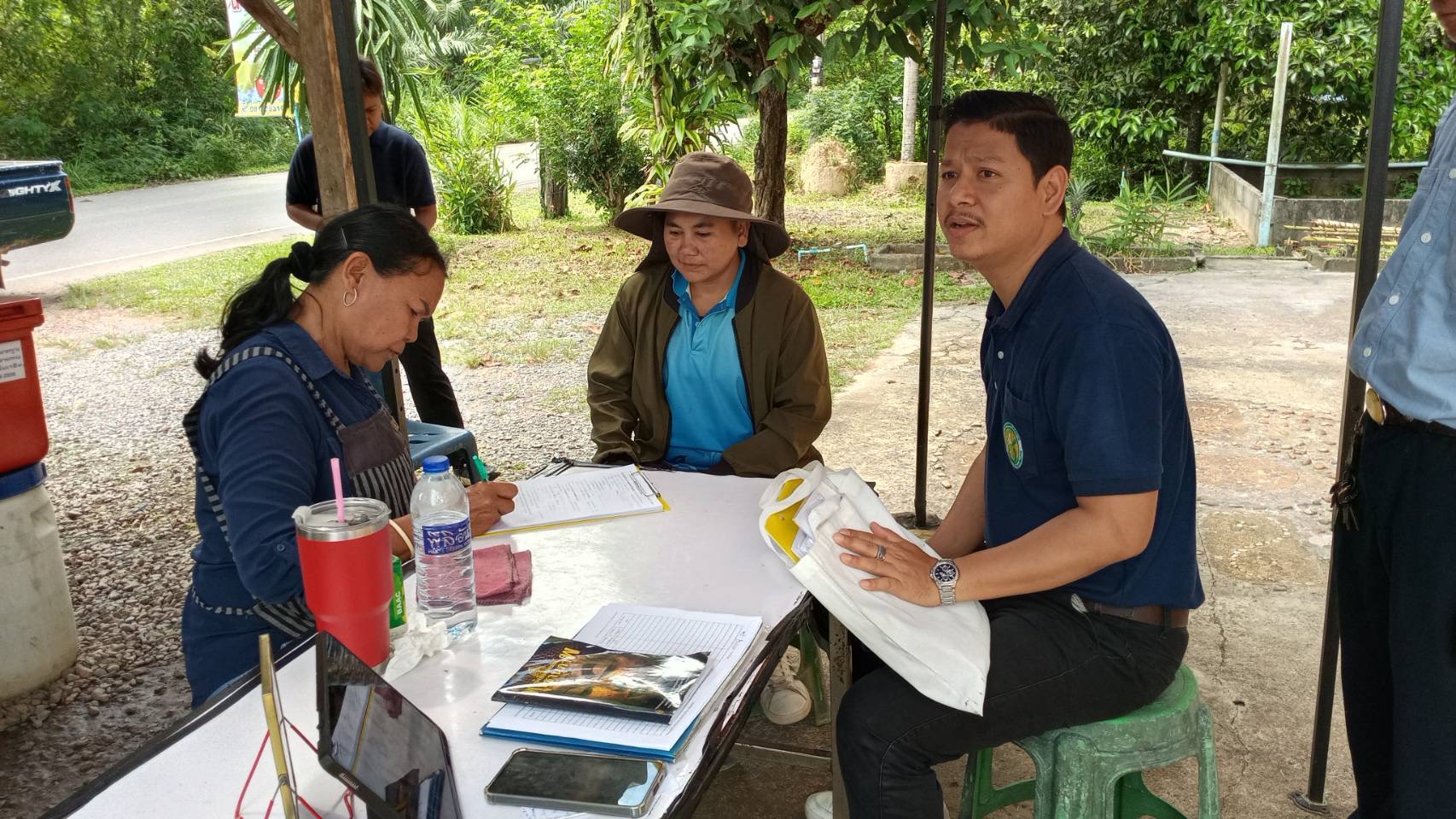 นักวิชาการประมง ลงพื้นที่ร่วมกับเจ้าหน้าที่สำนักงานเกษตรและสหกรณ์จังหวัดพัทลุง สถานีพัฒนาที่ดินจังหวัดพัทลุง  สำนักงานเกษตรอำเภอ เก็บข้อมูลผู้กู้ยืมกองทุนหมุนเวียน  โครงการส่งเสริมพัฒนาและฟื้นฟูอาชีพลูกหนี้ของกองทุนหมุนเวียนเพื่อการกู้ยืมแก่เกษตรกร ปีงบประมาณ พ.ศ. 2568 พื้นที่อำเภอป่าพะยอม จังหวัดพัทลุง 