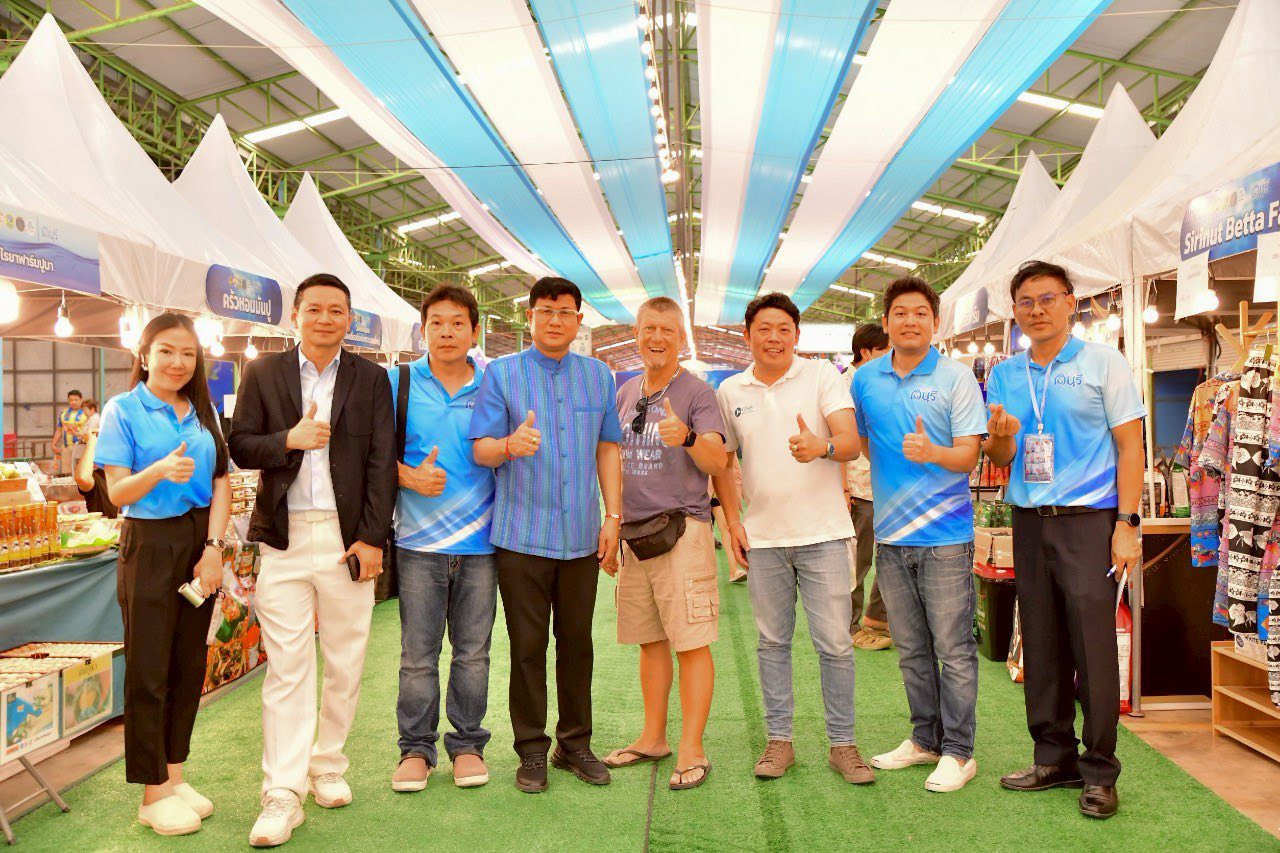 จัดพิธีเปิดงาน 
