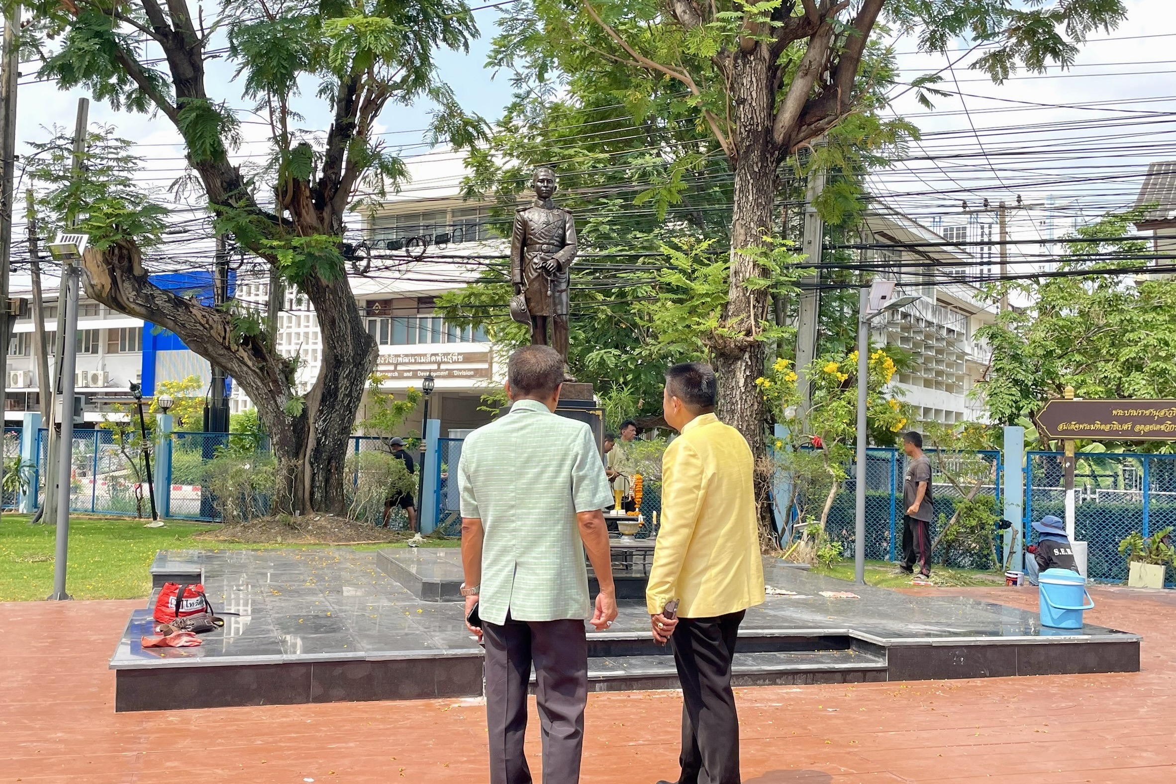 อธิบดีกรมประมง ติดตามความคืบหน้าการปรับปรุงพื้นที่บริเวณลานพระบรมราชานุสาวรีย์สมเด็จพระมหิตลาธิเบศร อดุลยเดชวิกรม พระบรมราชชนก..คลิก