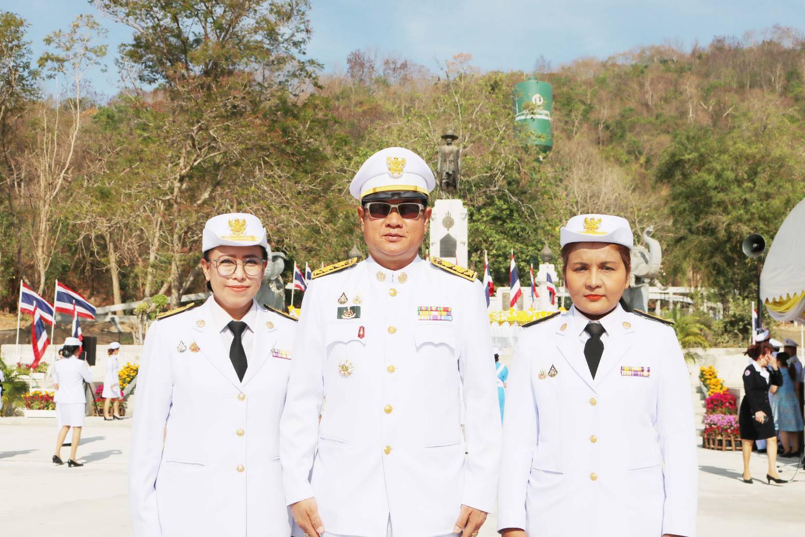 เข้าร่วมงานรัฐพิธีวันพระบาทสมเด็จพระพุทธยอดฟ้าจุฬาโลกมหาราช และวันที่ระลึกมหาจักรีบรมราชวงศ์..คลิก