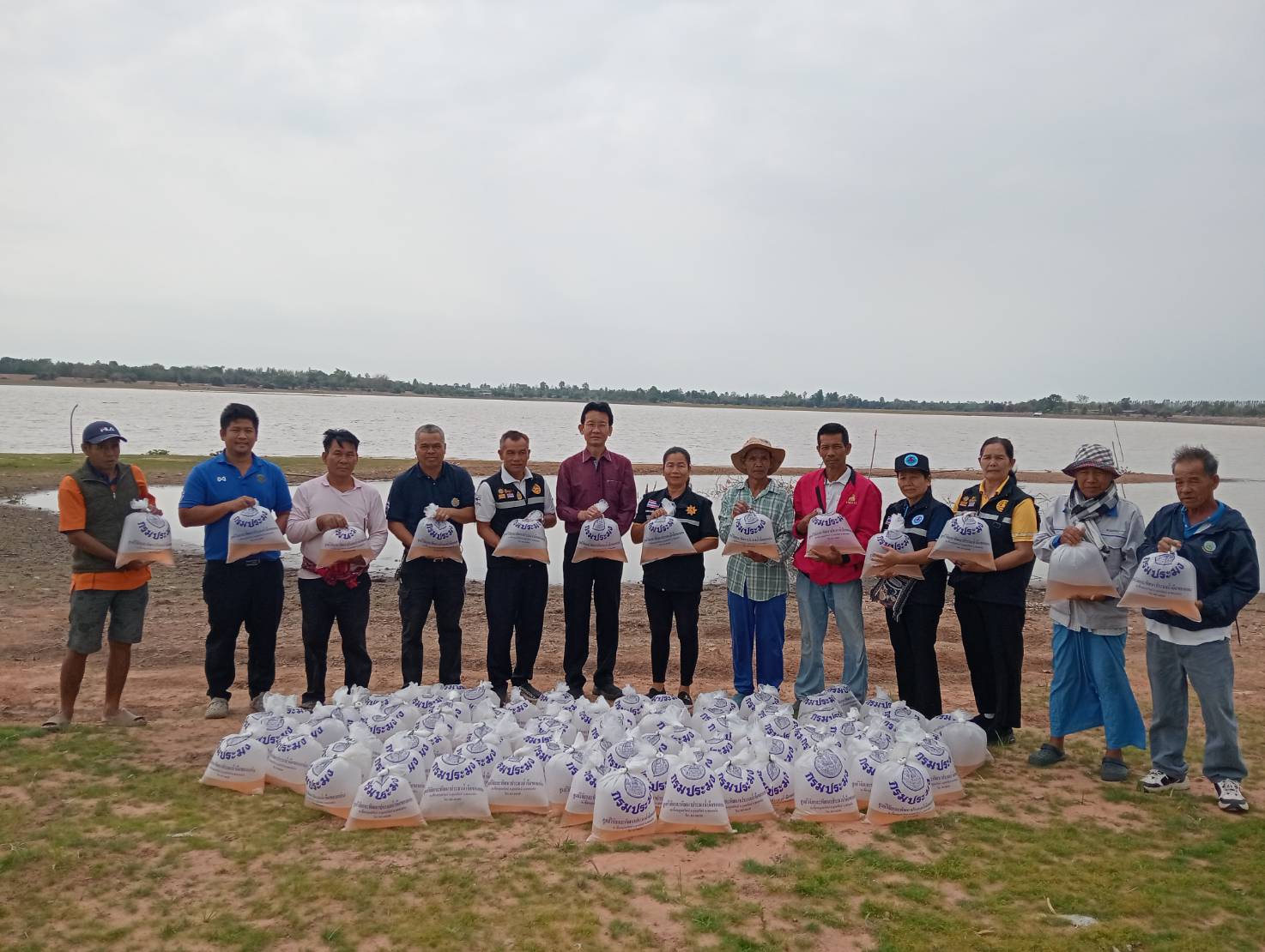 ปล่อยพันธุ์กุ้งกรามกรามโครงการปล่อยพันธุ์สัตว์น้ำเพื่อรักษาระบบนิเวศในอ่างเก็บน้ำขนาดกลางของกรมชลประทาน ประจำปีงบประมาณ 2568  ณ อ่างเก็บน้ำห้วยเตย บ้านห้วยเตย อำเภอท่าพระ จังหวัดขอนแก่น