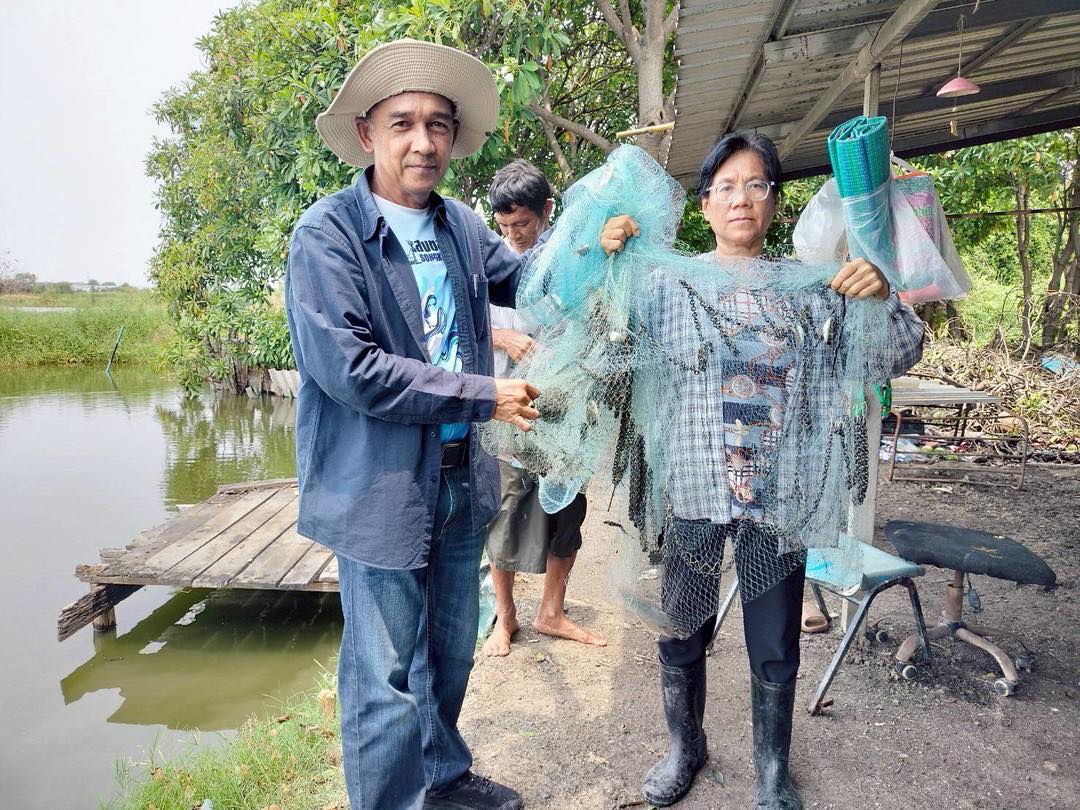 สำนักงานประมงพื้นที่กรุงเทพมหานคร ตรวจสอบบ่อเลี้ยงสัตว์น้ำของเกษตรกรที่ได้รับความเสียหายเนื่องจากการแพร่ระบาดของปลาหมอคางดำ ในพื้นที่เขตบางขุนเทียน กรุงเทพมหานคร