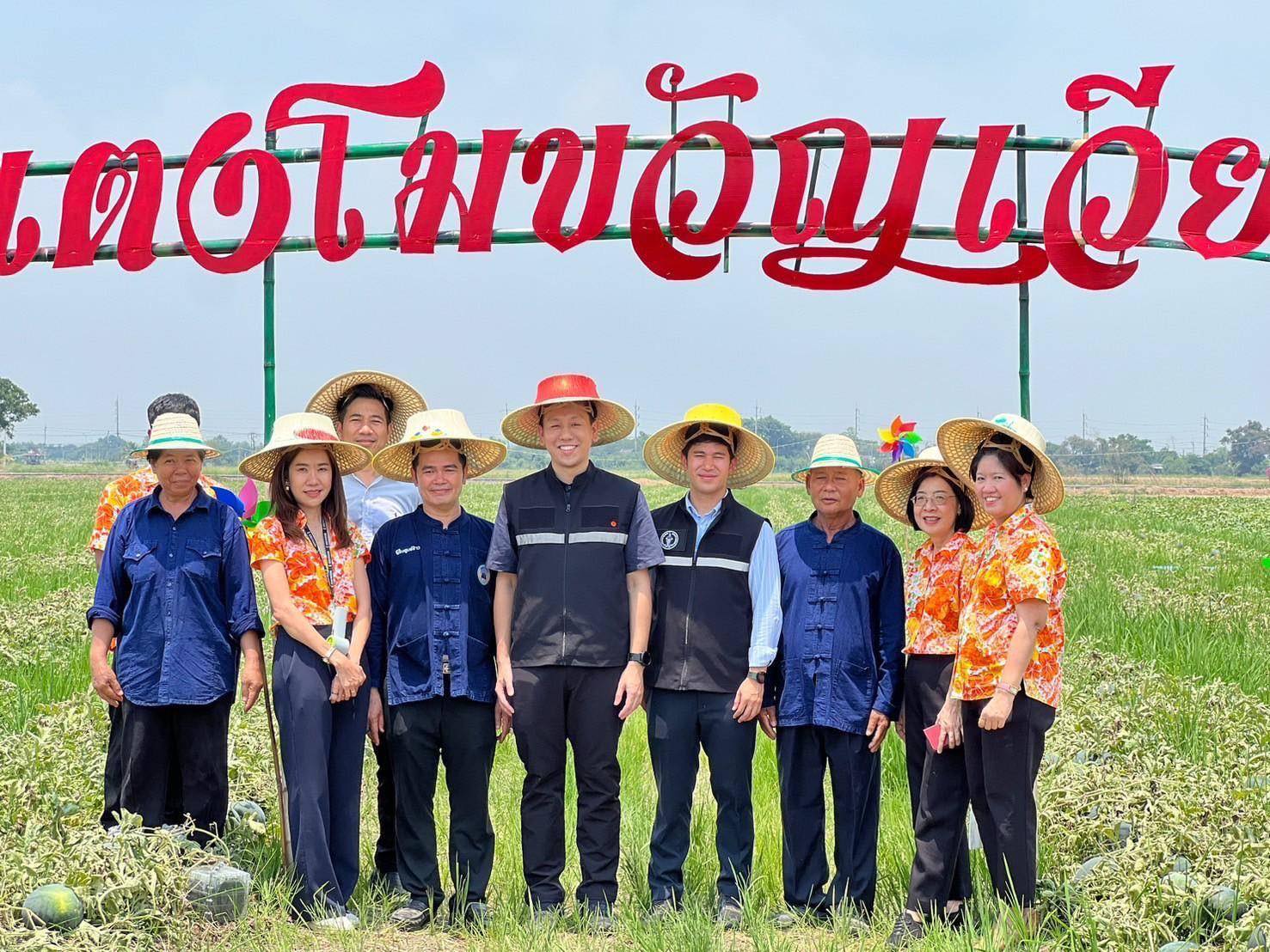 สำนักงานประมงพื้นที่กรุงเทพมหานคร เข้าร่วมกิจกรรมและจัดแสดงนิทรรศการให้ความรู้ด้านการเกษตร ณ แปลงแตงโมของนายบุญเรือน ปรางทอง แขวงกระทุ่มราย เขตหนองจอก กรุงเทพมหานคร