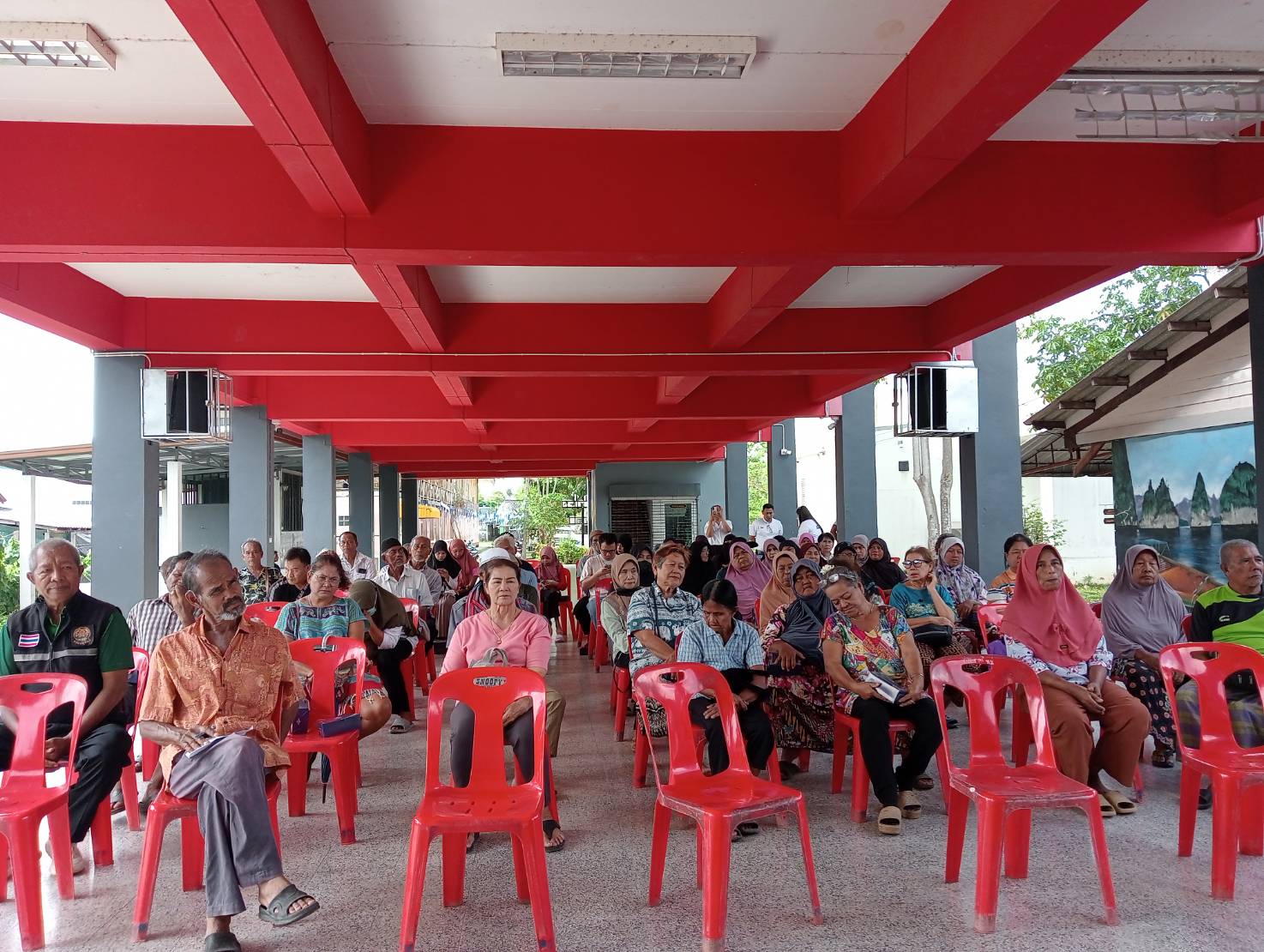 ประชาสัมพันธ์และชี้แจงระเบียบกฎหมายที่เกี่ยวข้องด้านการประมง