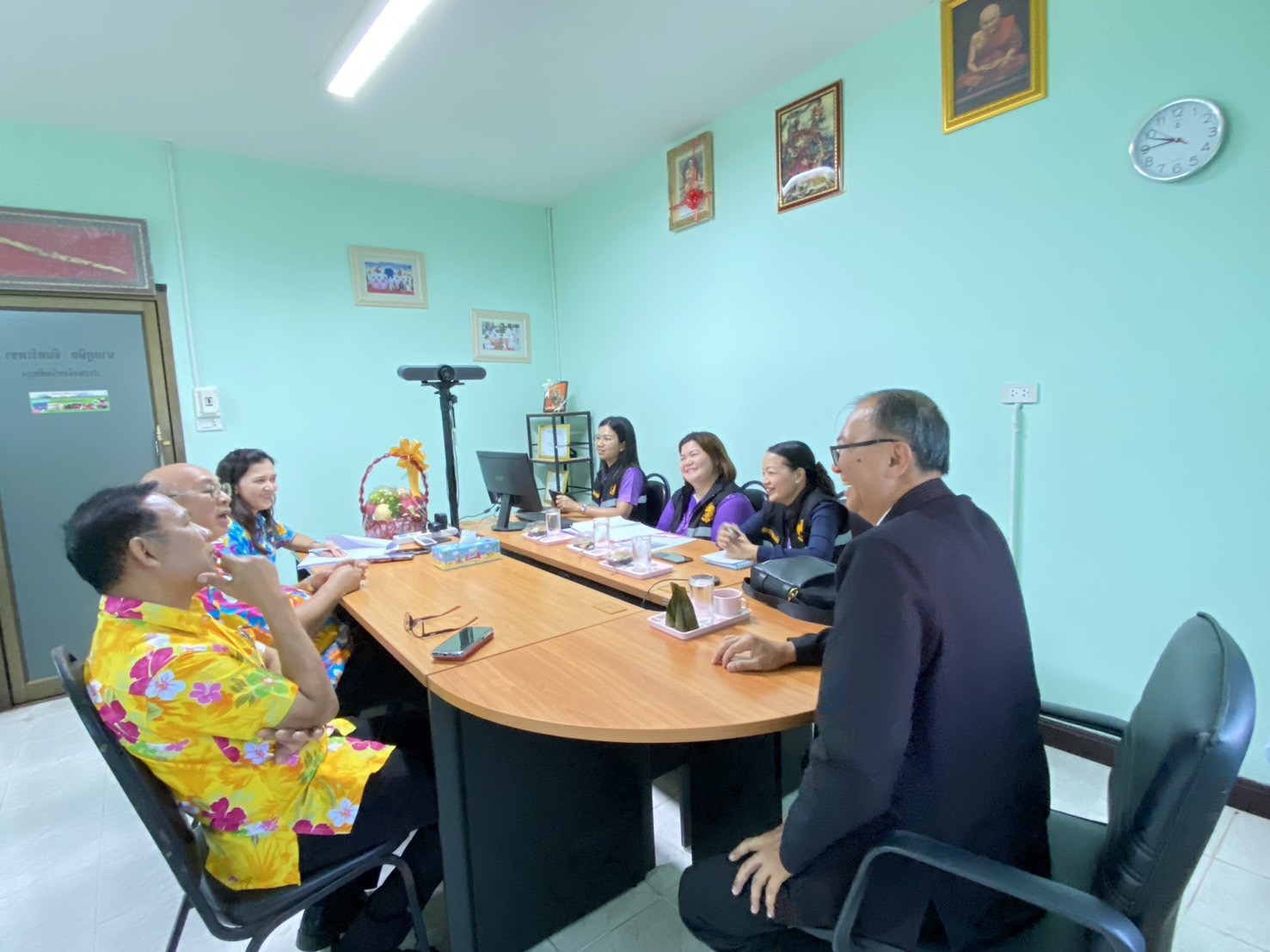 ประมงจังหวัดพัทลุง พร้อมด้วย หัวหน้ากลุ่มพัฒนา และส่งเสริมอาชีพการประมง หัวหน้ากลุ่มบริหารจัดการด้านการประมง  หัวหน้ากลุ่มบริหารและยุทธศาสตร์ ให้การต้อนรับ  นายปิยะเกียรติ ลิ้มประยูรวงศ์ คลังจังหวัดพัทลุง และ เจ้าหน้าที่จากสำนักงานคลังจังหวัดพัทลุง ในการลงพื้นที่ เพื่อสร้าง ความสัมพันธ์อันดี สร้างความเข้าใจ และแลกเปลื่ยนเรียนรู้ระหว่าง สำนักงานคลังจังหวัดพัทลุง กับ สำนักงานประมงจังหวัดพัทลุง..คลิก