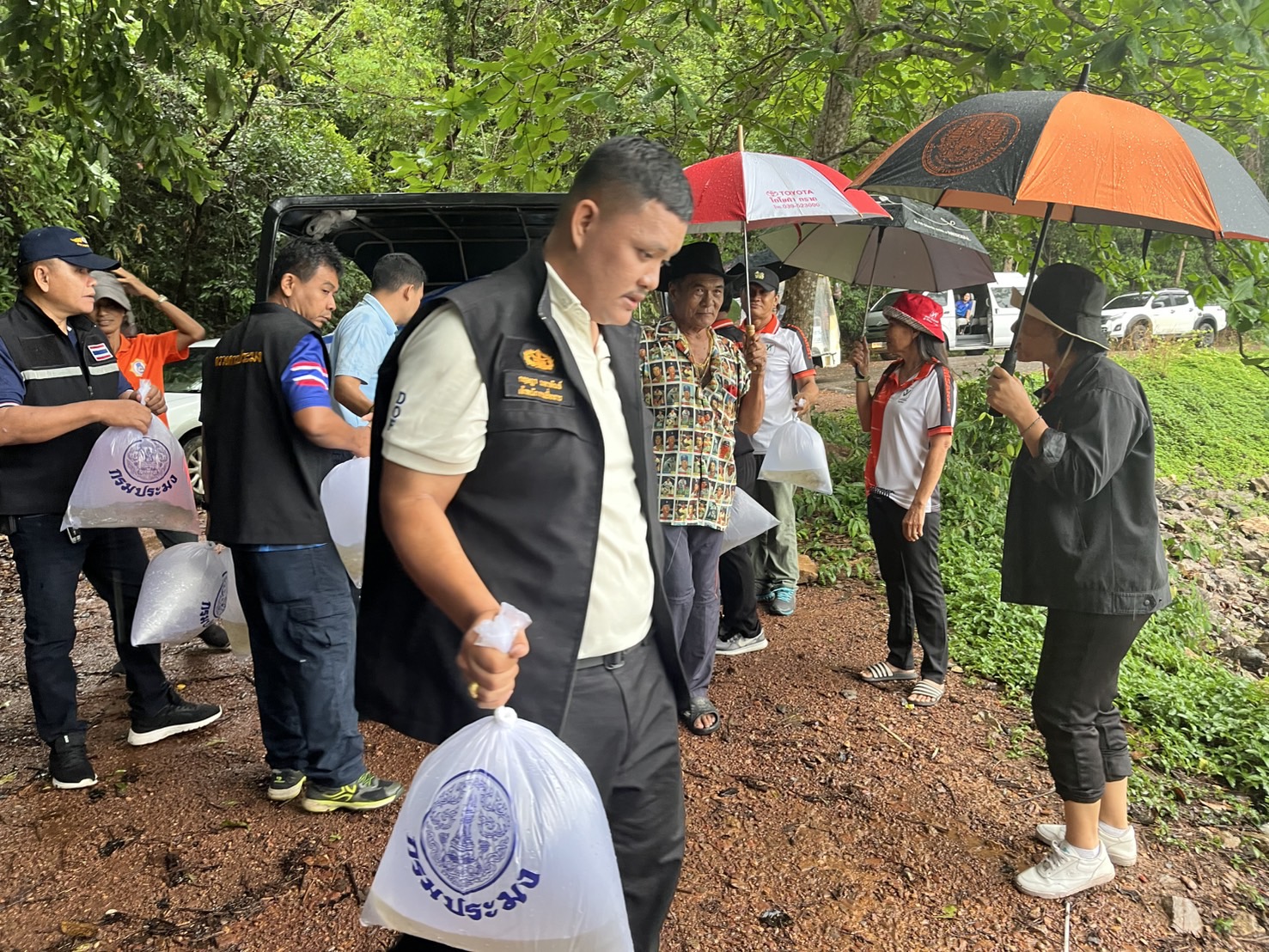 ร่วมพิธีปล่อยพันธุ์สัตว์น้ำ ณ อ่างเก็บน้ำเขาจุก ตำบลทุ่งควายกิน อำเภอแกลง จังหวัดระยอง..คลิก