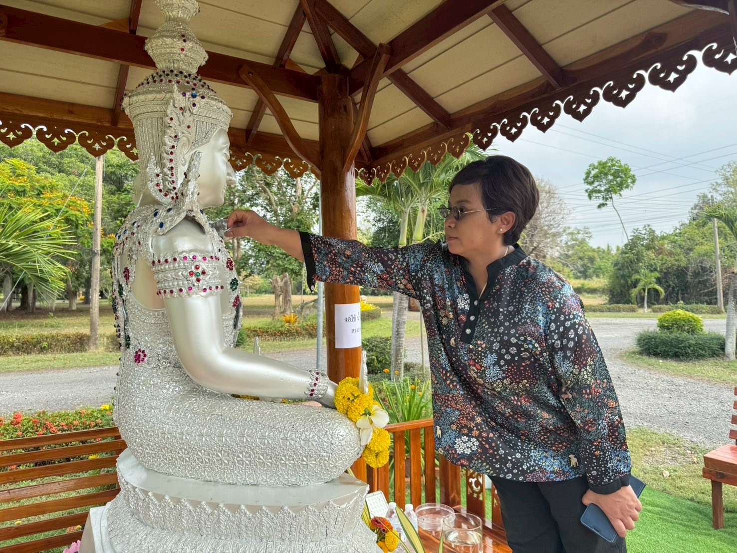 กิจกรรมสรงน้ำพระ รดน้ำดำหัวผู้สูงอายุ เนื่องในประเพณีสงกรานต์และปีใหม่ไทย สืบสานสงกรานต์วิถีไทย ประจำปี 2568