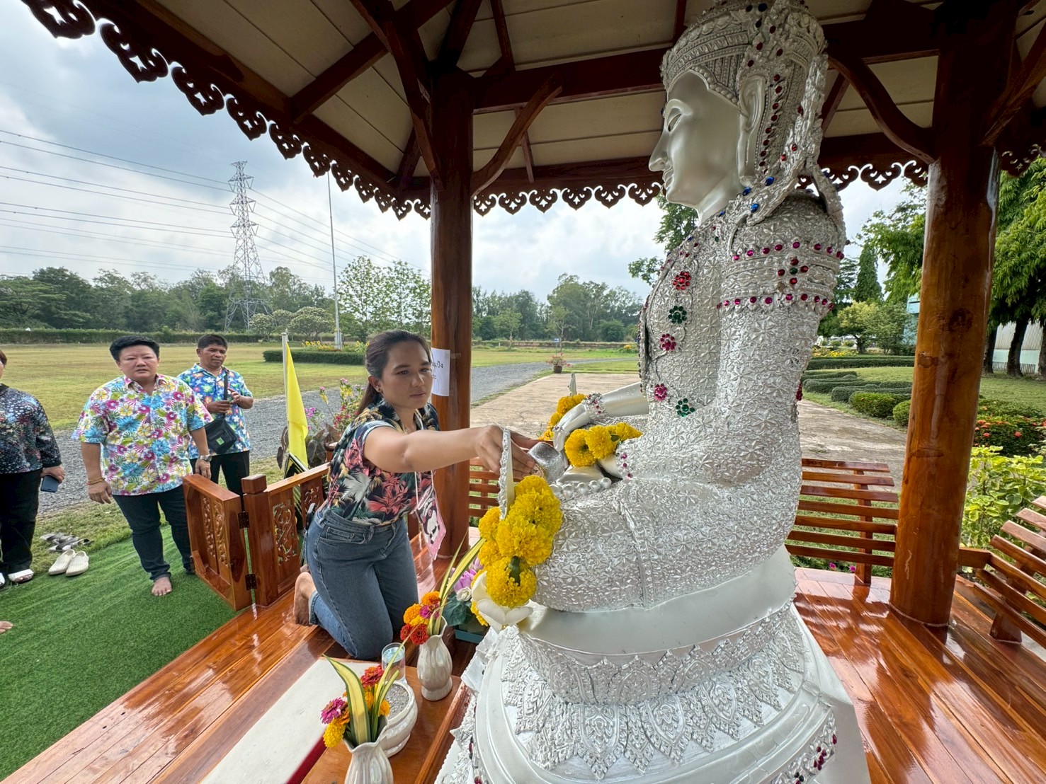 กิจกรรมสรงน้ำพระ รดน้ำดำหัวผู้สูงอายุ เนื่องในประเพณีสงกรานต์และปีใหม่ไทย สืบสานสงกรานต์วิถีไทย ประจำปี 2568