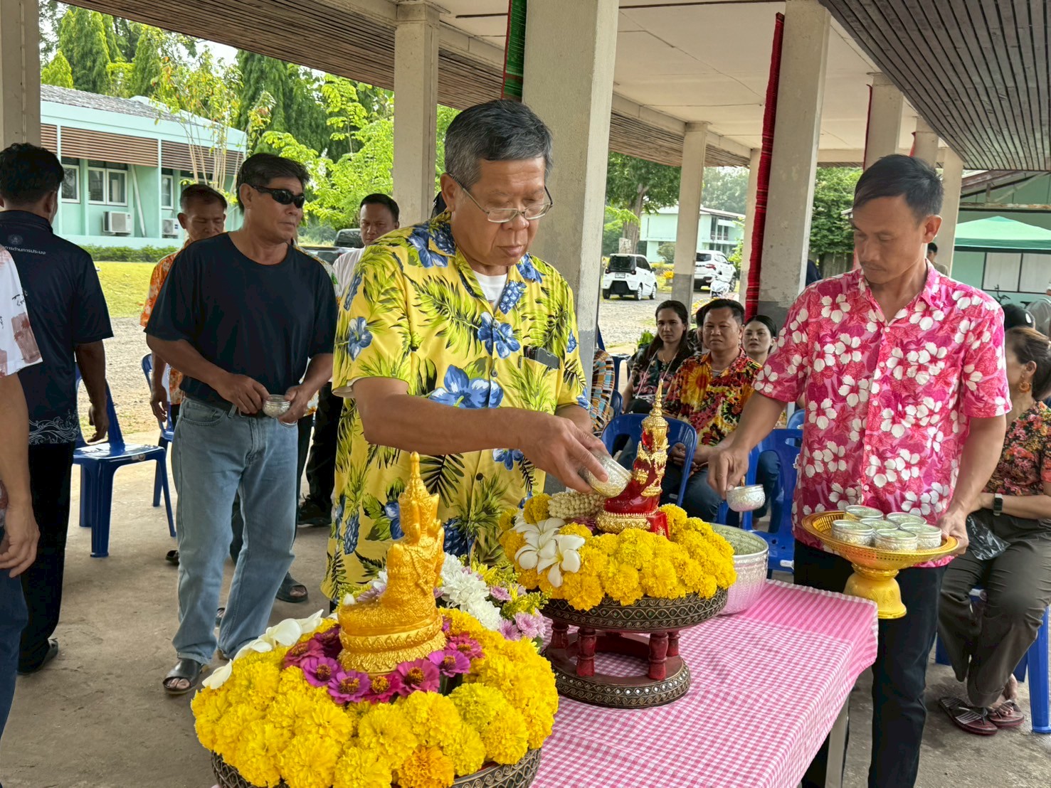 กิจกรรมสรงน้ำพระ รดน้ำดำหัวผู้สูงอายุ เนื่องในประเพณีสงกรานต์และปีใหม่ไทย สืบสานสงกรานต์วิถีไทย ประจำปี 2568