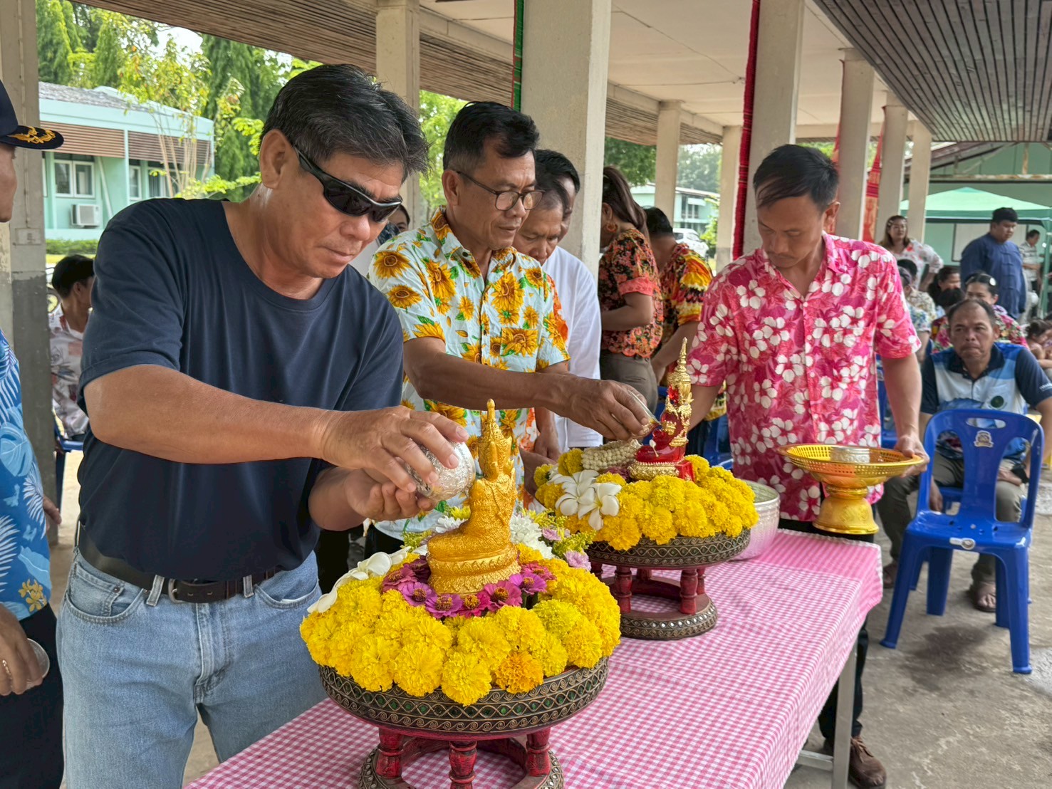 กิจกรรมสรงน้ำพระ รดน้ำดำหัวผู้สูงอายุ เนื่องในประเพณีสงกรานต์และปีใหม่ไทย สืบสานสงกรานต์วิถีไทย ประจำปี 2568