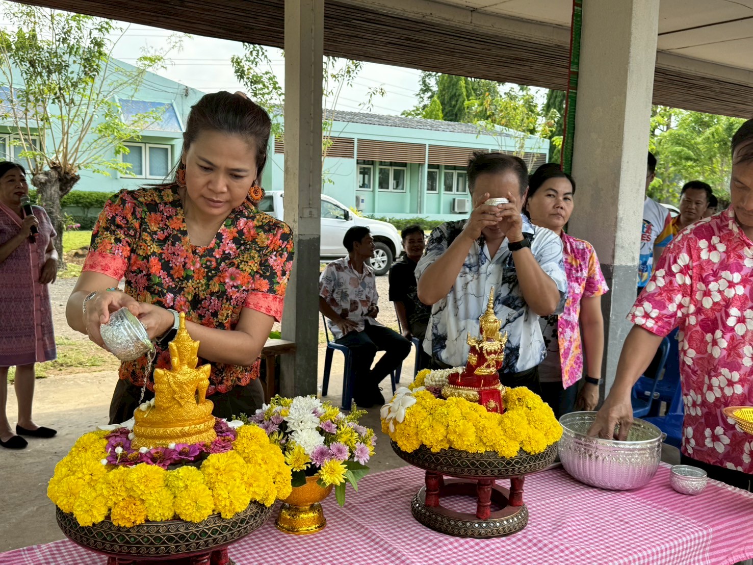 กิจกรรมสรงน้ำพระ รดน้ำดำหัวผู้สูงอายุ เนื่องในประเพณีสงกรานต์และปีใหม่ไทย สืบสานสงกรานต์วิถีไทย ประจำปี 2568