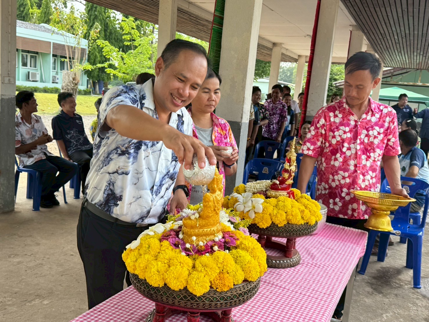 กิจกรรมสรงน้ำพระ รดน้ำดำหัวผู้สูงอายุ เนื่องในประเพณีสงกรานต์และปีใหม่ไทย สืบสานสงกรานต์วิถีไทย ประจำปี 2568
