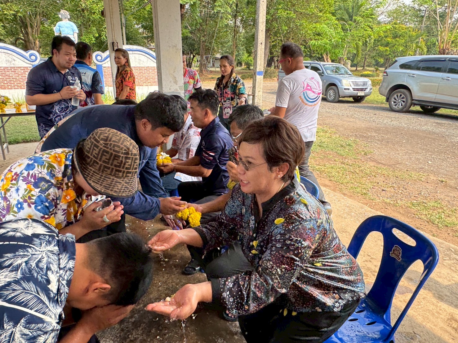 กิจกรรมสรงน้ำพระ รดน้ำดำหัวผู้สูงอายุ เนื่องในประเพณีสงกรานต์และปีใหม่ไทย สืบสานสงกรานต์วิถีไทย ประจำปี 2568