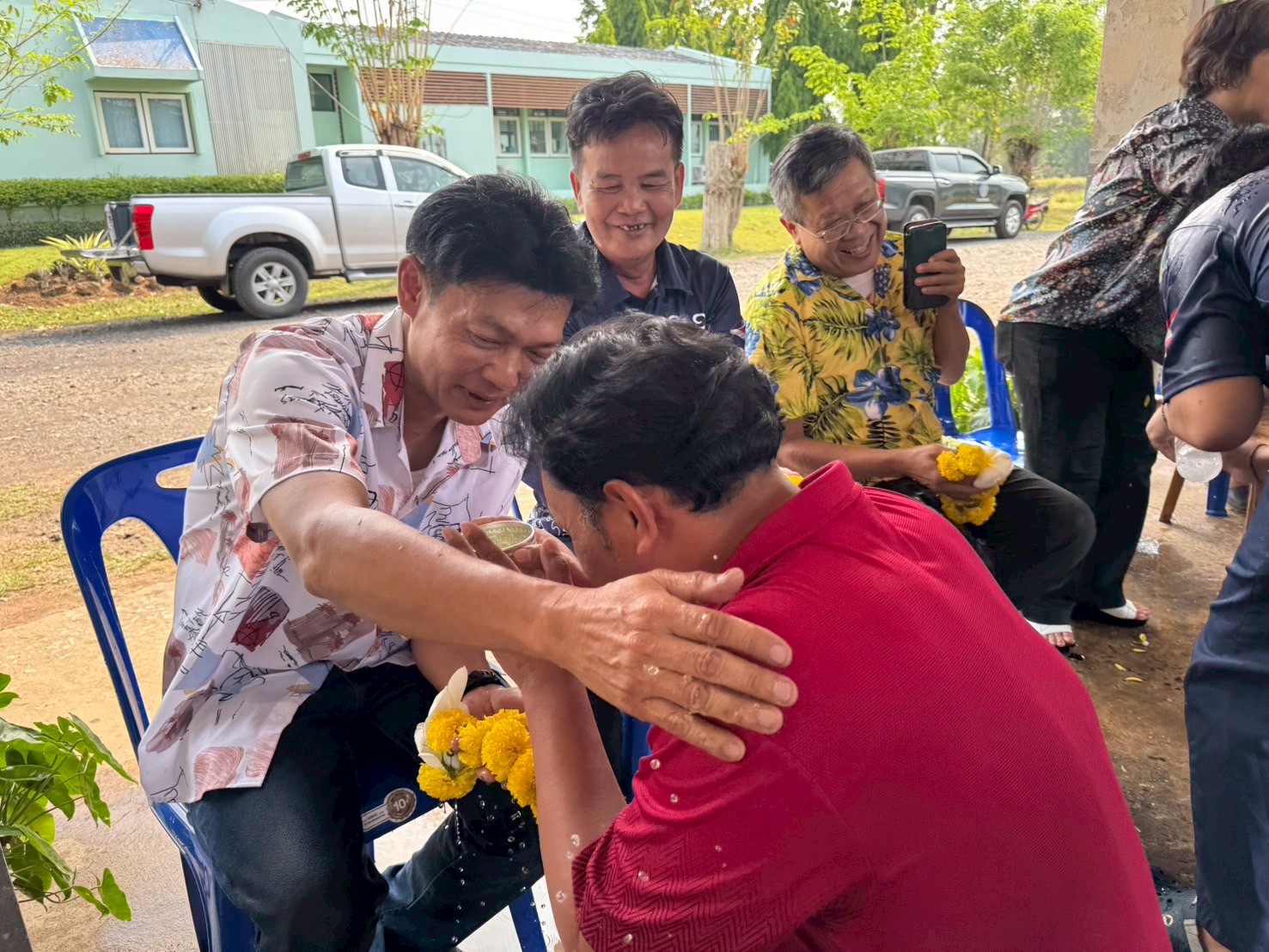 กิจกรรมสรงน้ำพระ รดน้ำดำหัวผู้สูงอายุ เนื่องในประเพณีสงกรานต์และปีใหม่ไทย สืบสานสงกรานต์วิถีไทย ประจำปี 2568