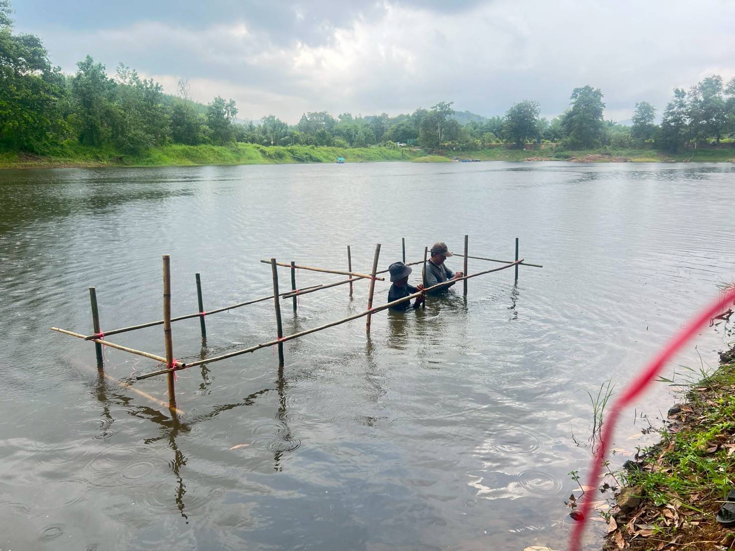 สร้างแหล่งอาหารธรรมชาติในแหล่งน้ำ ตามแผนงานยุทธศาสตร์การเกษตรสร้างมูลค่า  (ค่าใช้จ่ายในการเพิ่มผลผลิตสัตว์น้ำในแหล่งน้ำชุมชนเพื่อเพิ่มรายได้และลดค่าครองชีพประชาชน)