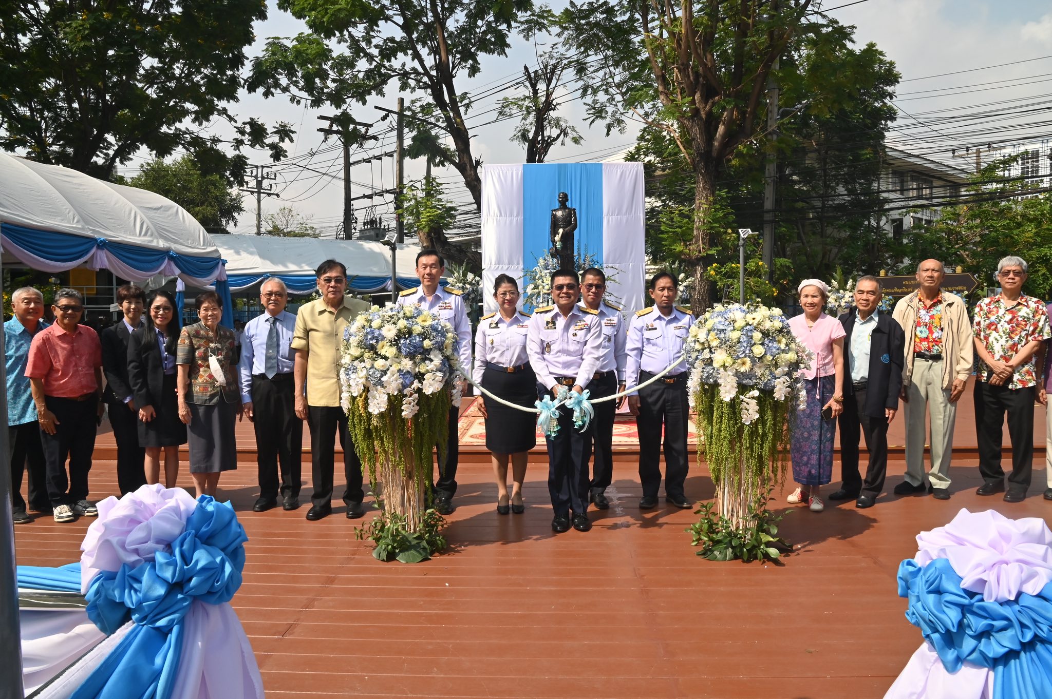 พิธีเปิดพื้นที่ลานพระราชานุสาวรีย์ สมเด็จพระมหิตลาธิเบศร อดุลยเดชวิกรม พระบรมราชชนก (ลานพระบิดา)..คลิก