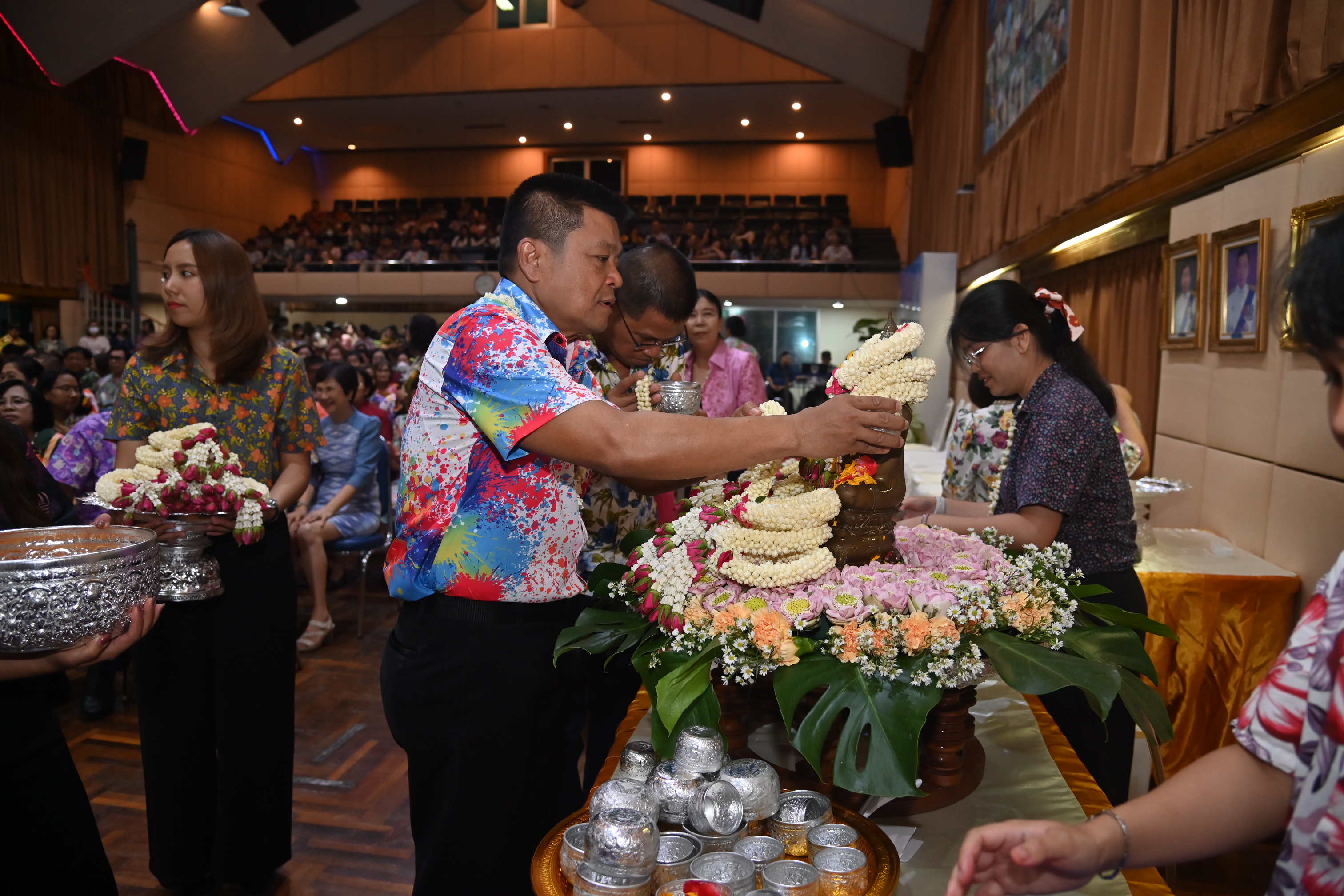 กรมประมงจัดกิจกรรมรดน้ำขอพร เนื่องในเทศกาลสงกรานต์ ประจำปี 2568