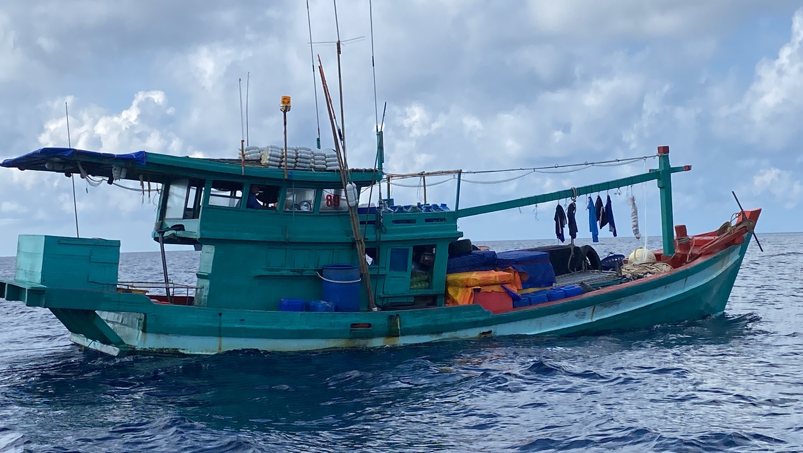 กองตรวจการประมงจับกุมเรือประมงต่างชาติทำการประมงรุกล้ำน่านน้ำไทย