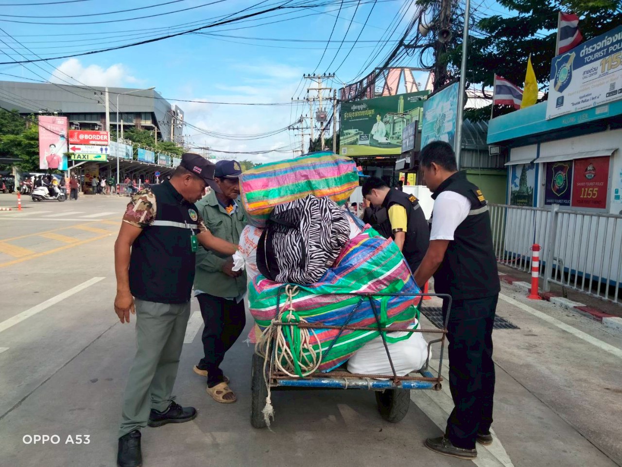 ตรวจสินค้าประมงที่นำเข้า ส่งออก ทางจุดผ่านแดนถาวรบ้านคลองลึก..คลิก
