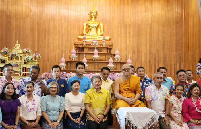 กราบขอพรเจ้าคณะจังหวัด เนื่องในเทศกาลสงกรานต์ เสริมสิริมงคลรับปีใหม่ไทย พร้อมรับฟังโอวาทธรรมเพื่อเป็นแนวทางในการดำเนินงาน..คลิก