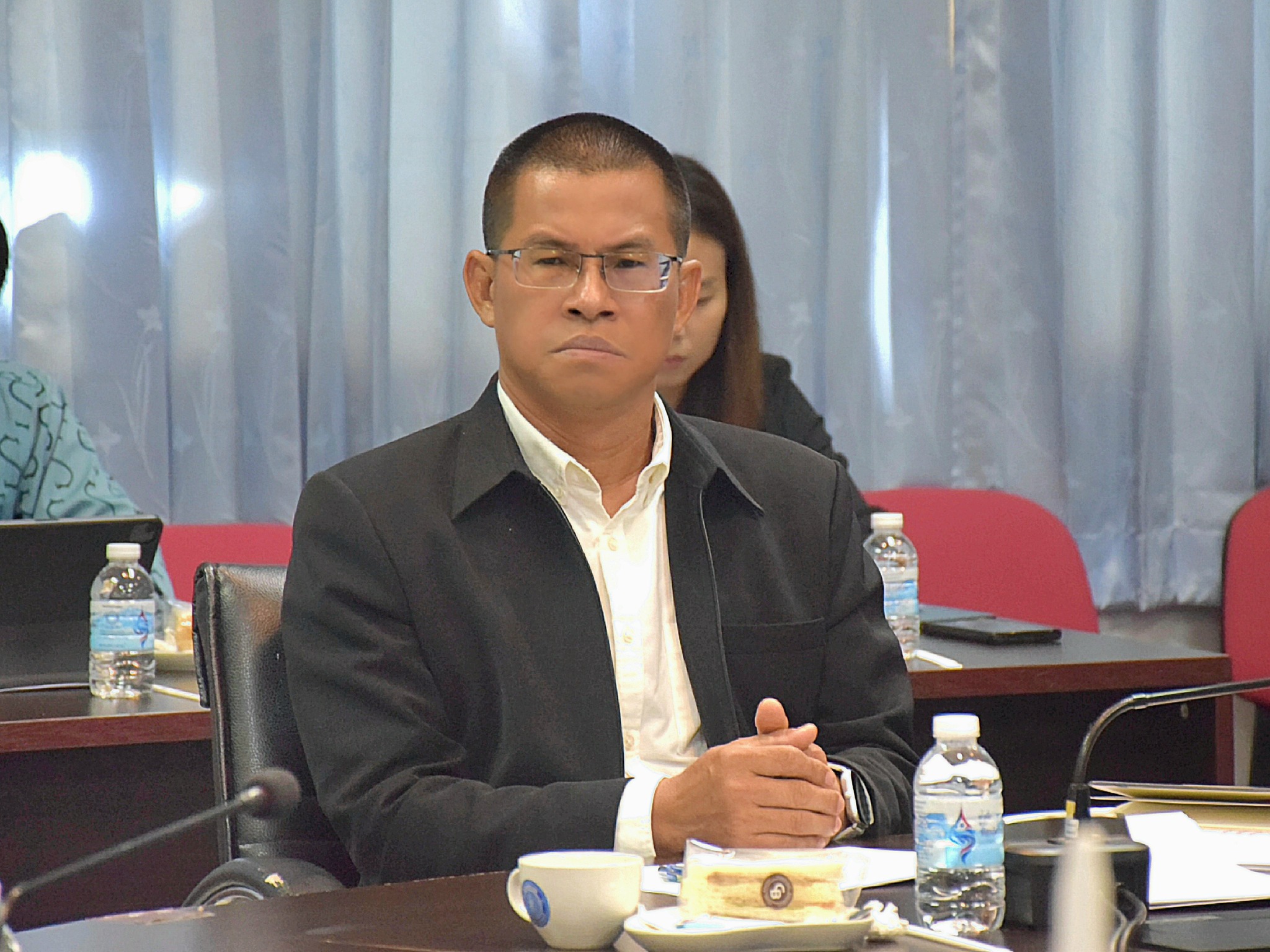 ประชุมเพื่อพิจารณาแนวทางการกำหนดมาตรการเพื่อรองรับผลกระทบจากการที่สหรัฐอเมริกาประกาศใช้มาตรการทางภาษีตอบโต้ต่อประเทศเกินดุลการค้ากับสหรัฐฯ